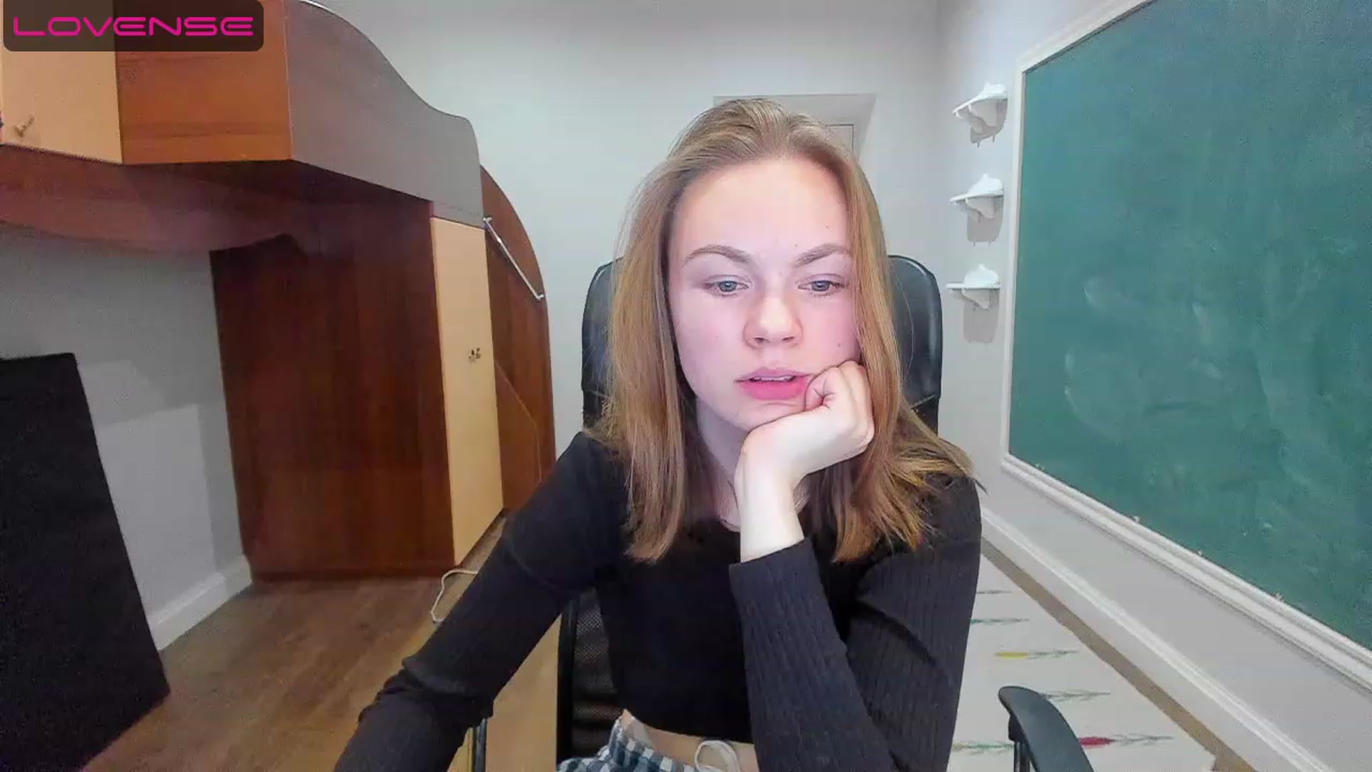 Gallery image thumbnail from Rdberrysofi's myfreecams stream on, 06/12/2023, 15:06 image 16 of 20