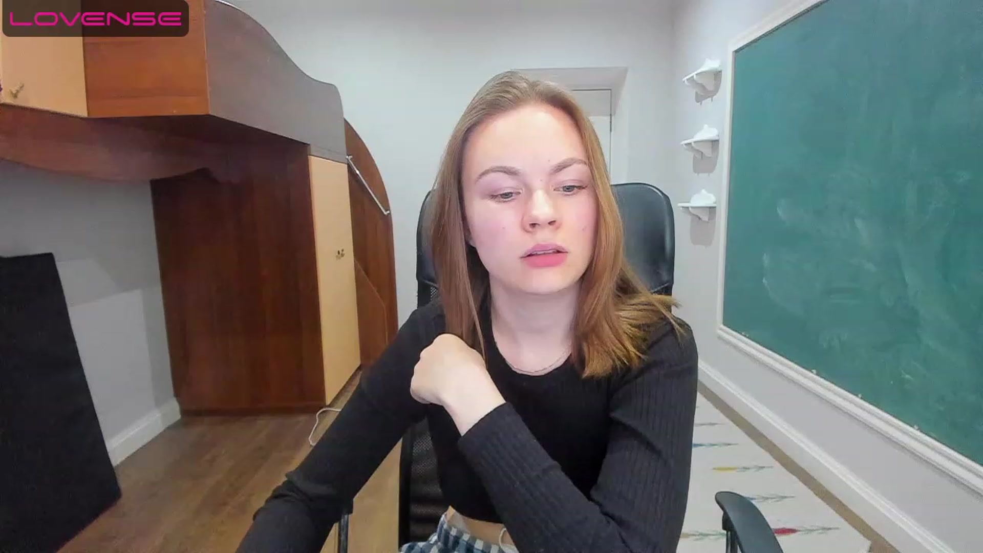 Gallery image thumbnail from Rdberrysofi's myfreecams stream on, 06/12/2023, 15:06 image 17 of 20