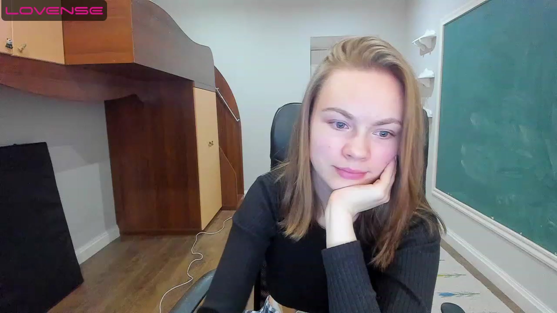 Gallery image thumbnail from Rdberrysofi's myfreecams stream on, 06/12/2023, 15:06 image 10 of 20
