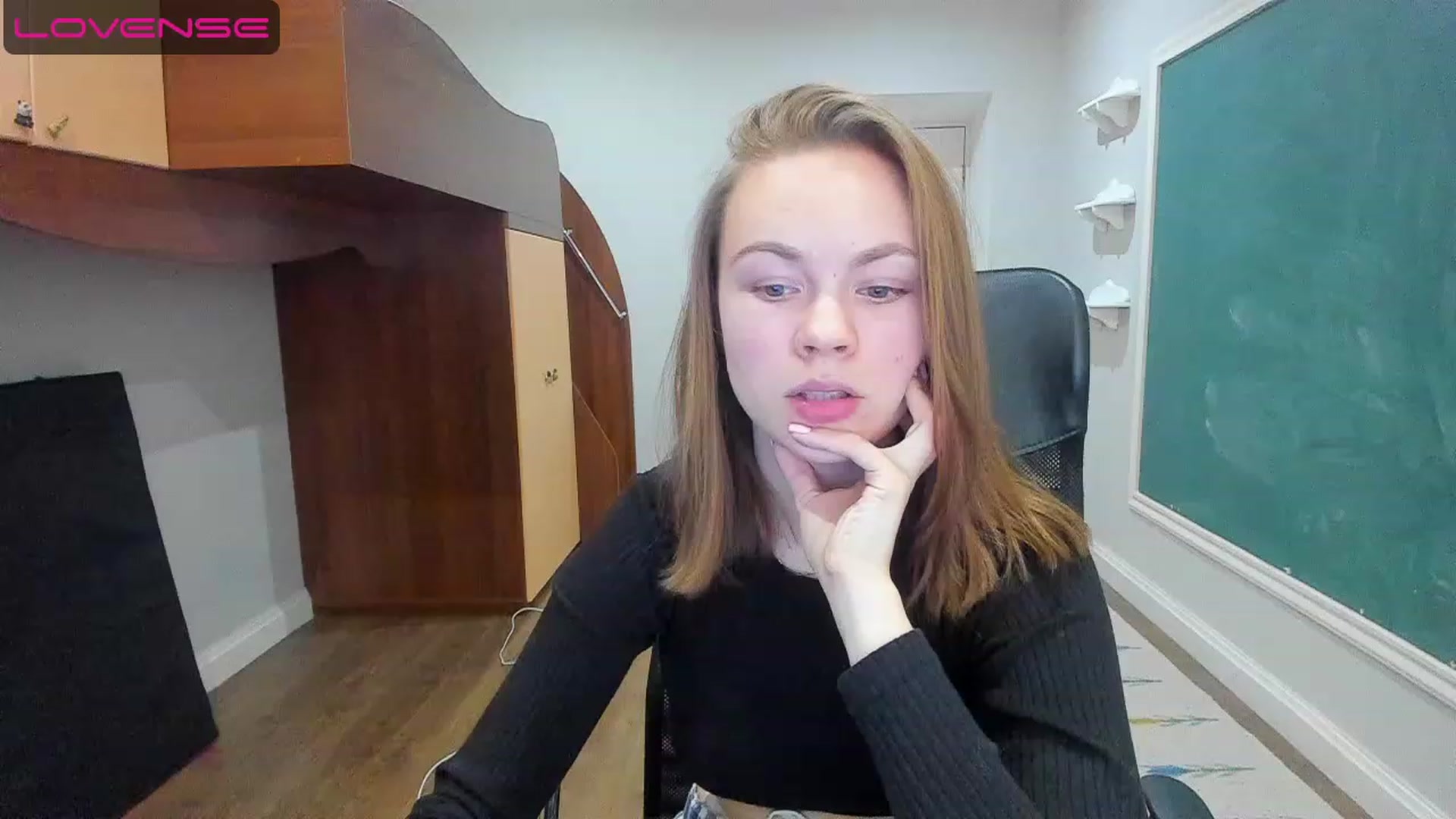 Gallery image thumbnail from Rdberrysofi's myfreecams stream on, 06/12/2023, 15:06 image 6 of 20