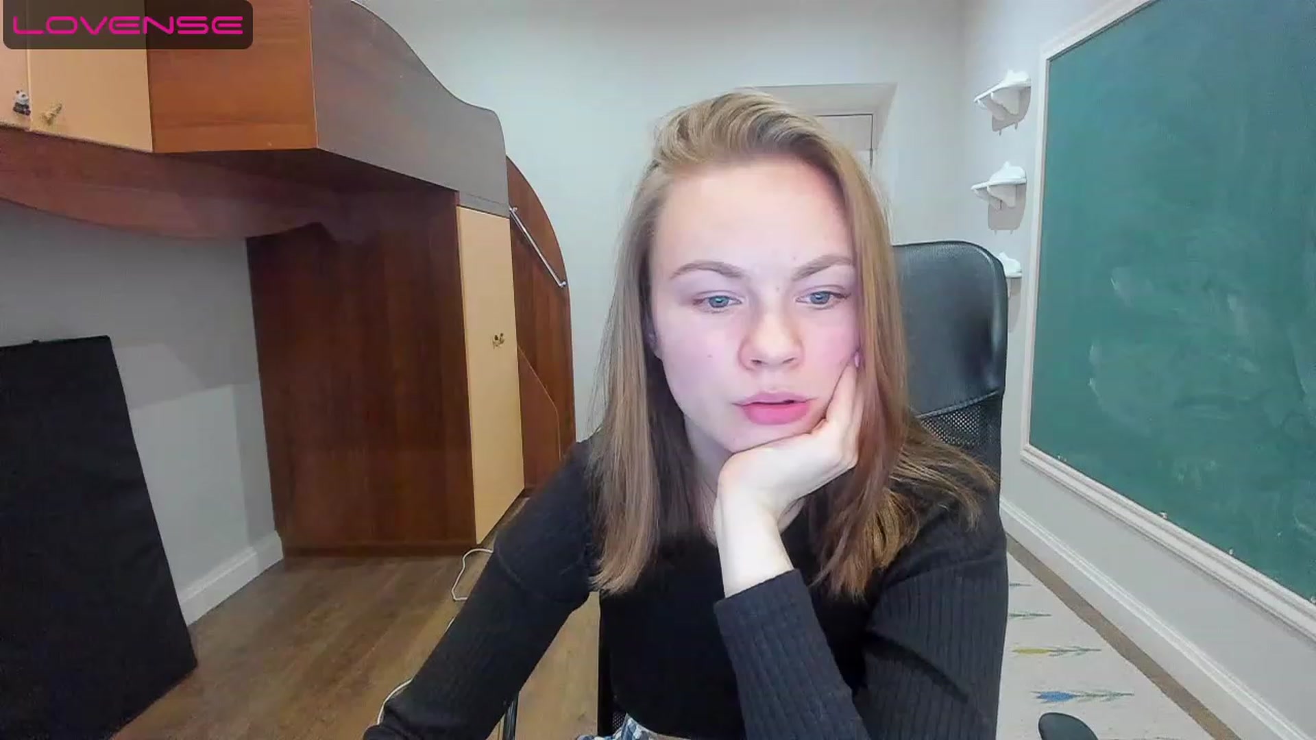 Gallery image thumbnail from Rdberrysofi's myfreecams stream on, 06/12/2023, 15:06 image 9 of 20