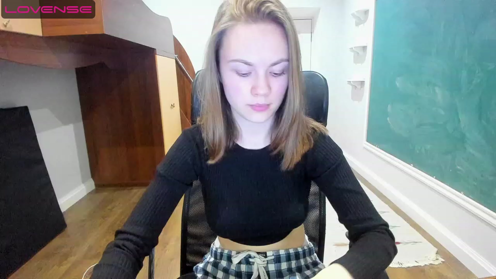 Gallery image thumbnail from Rdberrysofi's myfreecams stream on, 06/12/2023, 17:35 image 17 of 20