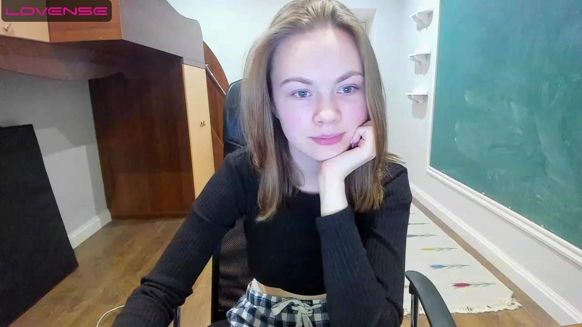 Gallery image thumbnail from Rdberrysofi's myfreecams stream on, 06/12/2023, 17:35 image 18 of 20