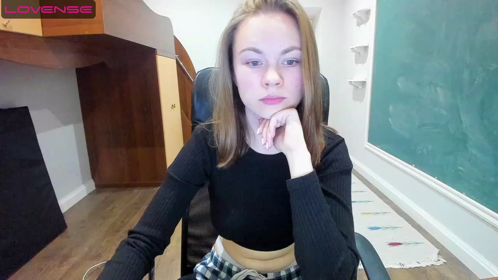 Gallery image thumbnail from Rdberrysofi's myfreecams stream on, 06/12/2023, 17:35 image 13 of 20