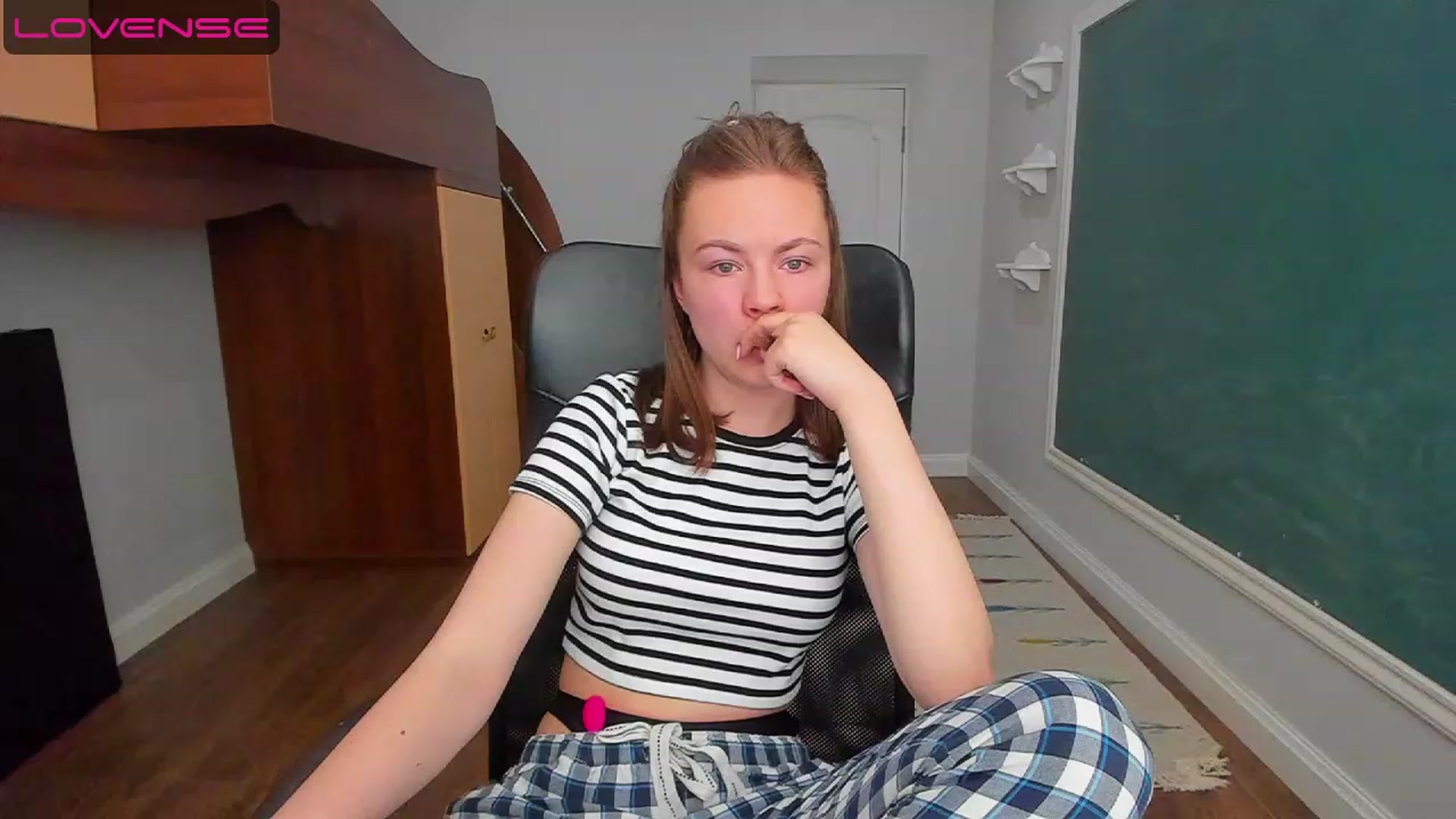 Gallery image thumbnail from Rdberrysofi's myfreecams stream on, 06/15/2023, 13:55 image 3 of 20
