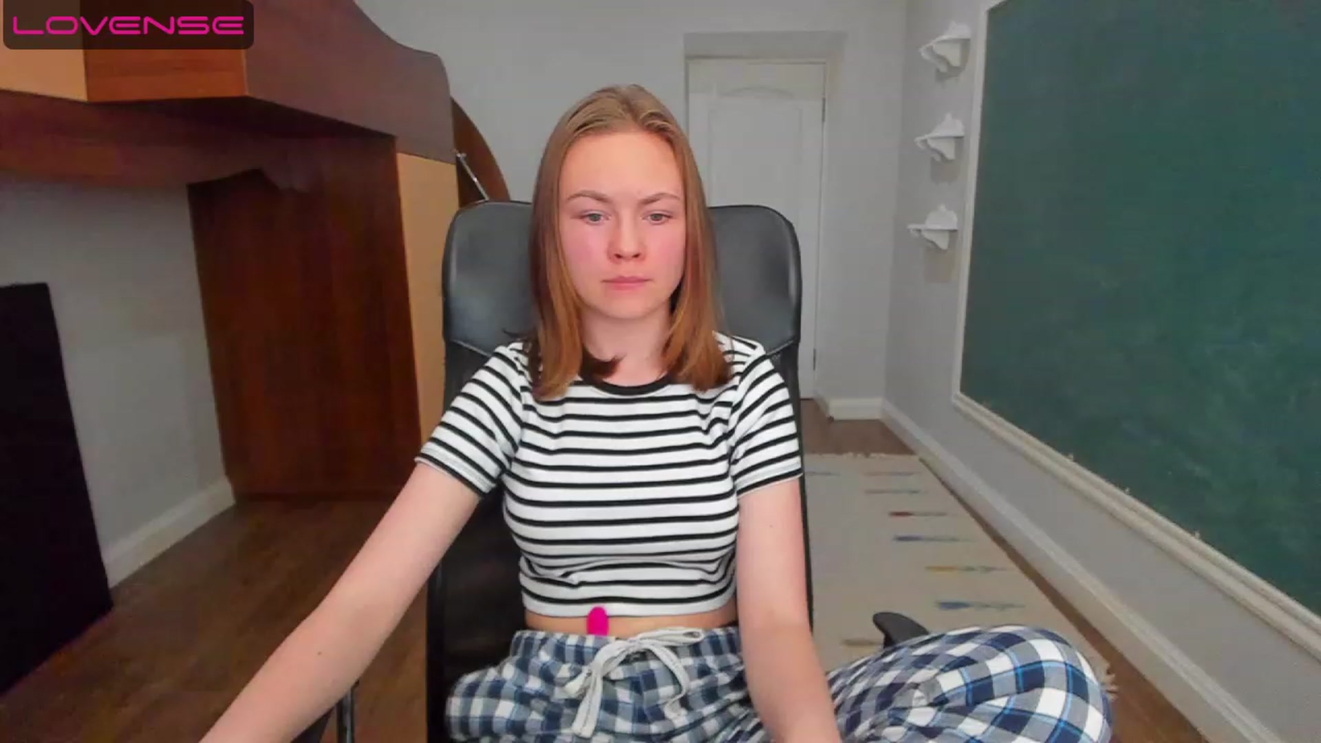 Gallery image thumbnail from Rdberrysofi's myfreecams stream on, 06/15/2023, 13:55 image 17 of 20