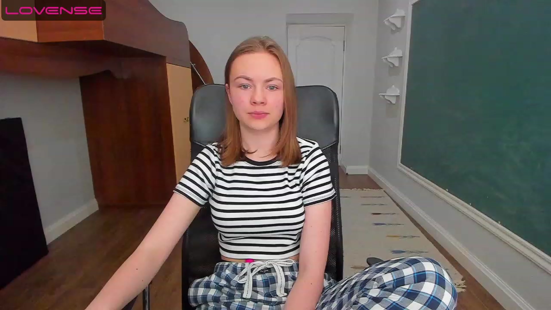 Gallery image thumbnail from Rdberrysofi's myfreecams stream on, 06/15/2023, 13:55 image 15 of 20