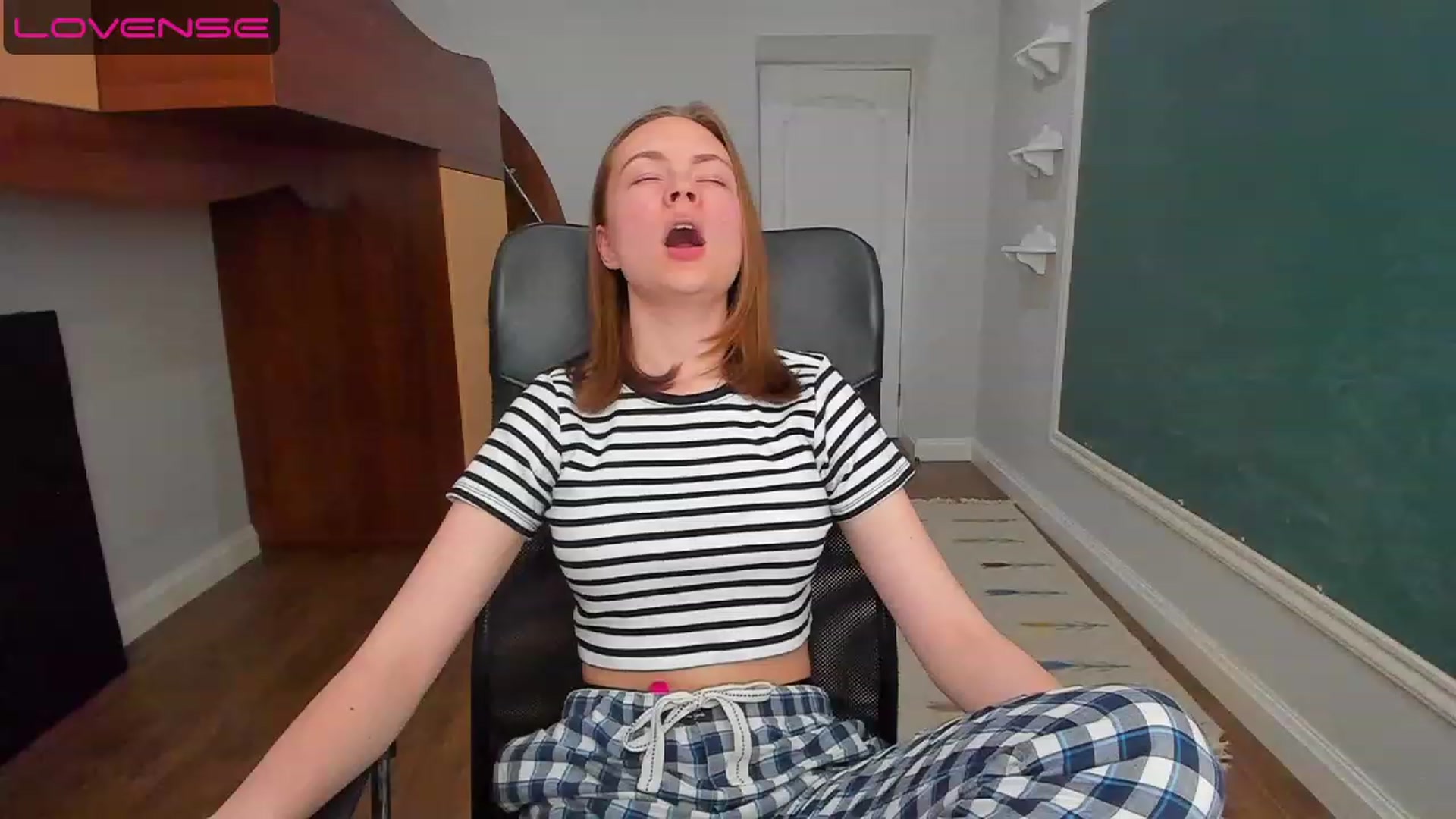 Gallery image thumbnail from Rdberrysofi's myfreecams stream on, 06/15/2023, 13:55 image 16 of 20