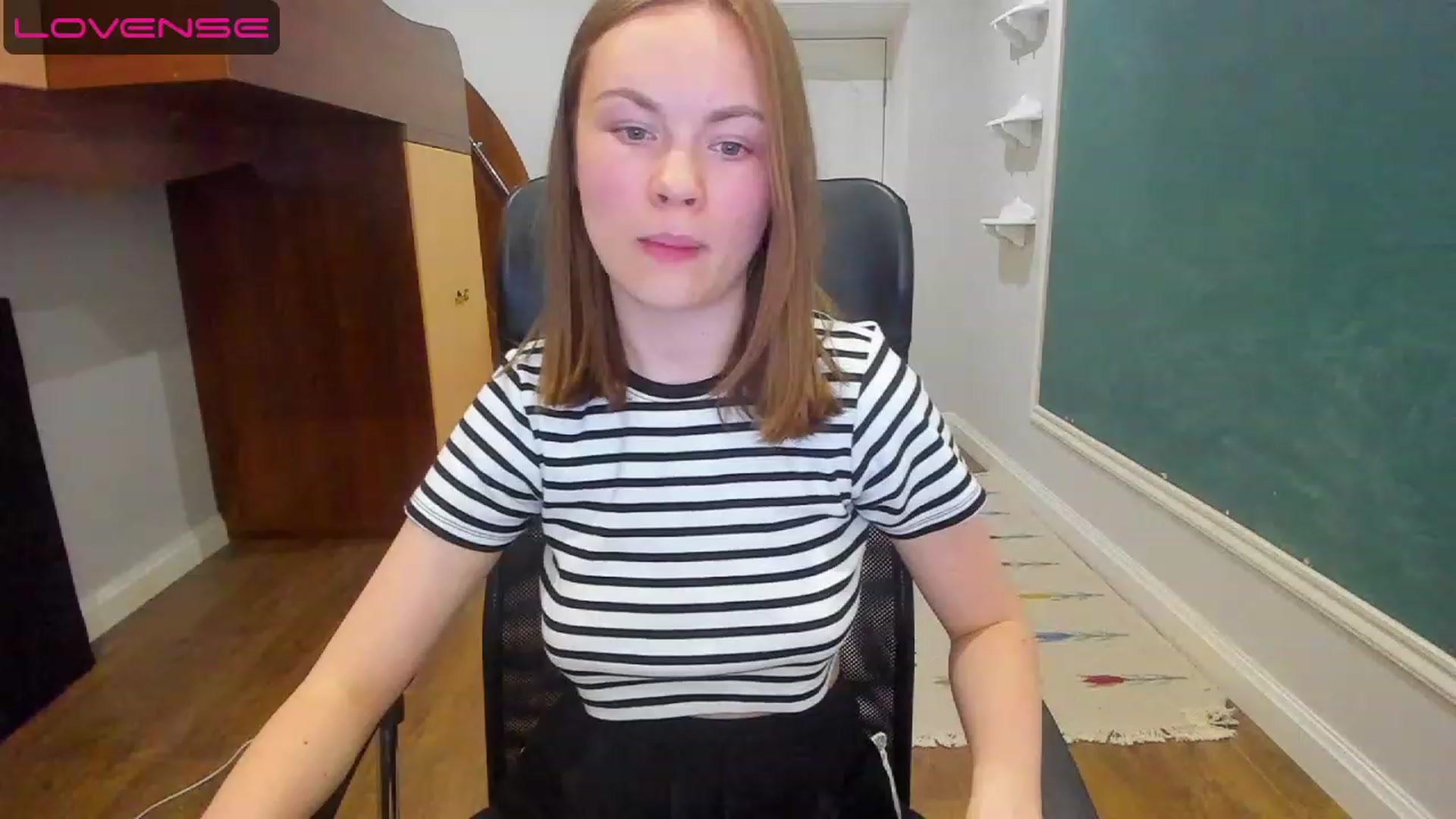 Gallery image thumbnail from Rdberrysofi's myfreecams stream on, 06/16/2023, 17:33 image 5 of 20