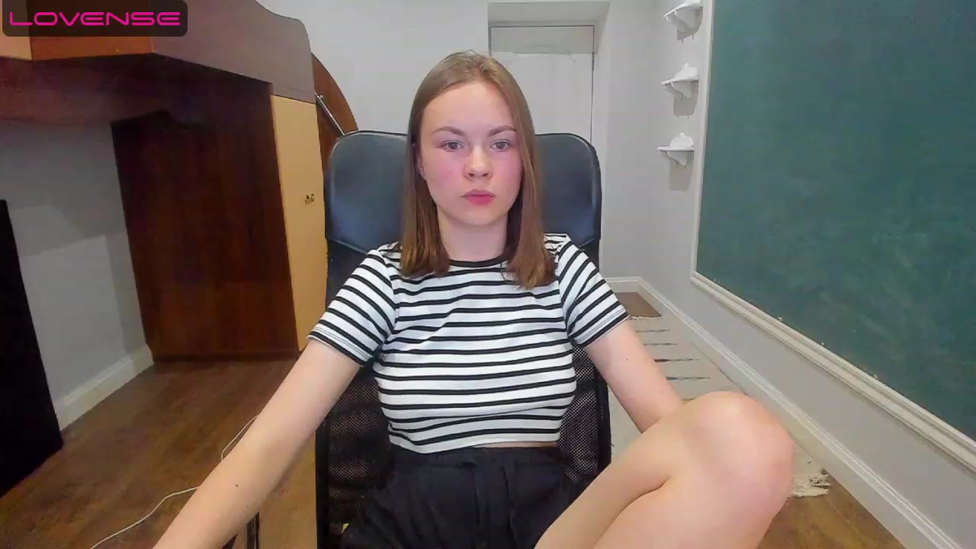 Gallery image thumbnail from Rdberrysofi's myfreecams stream on, 06/16/2023, 17:33 image 6 of 20