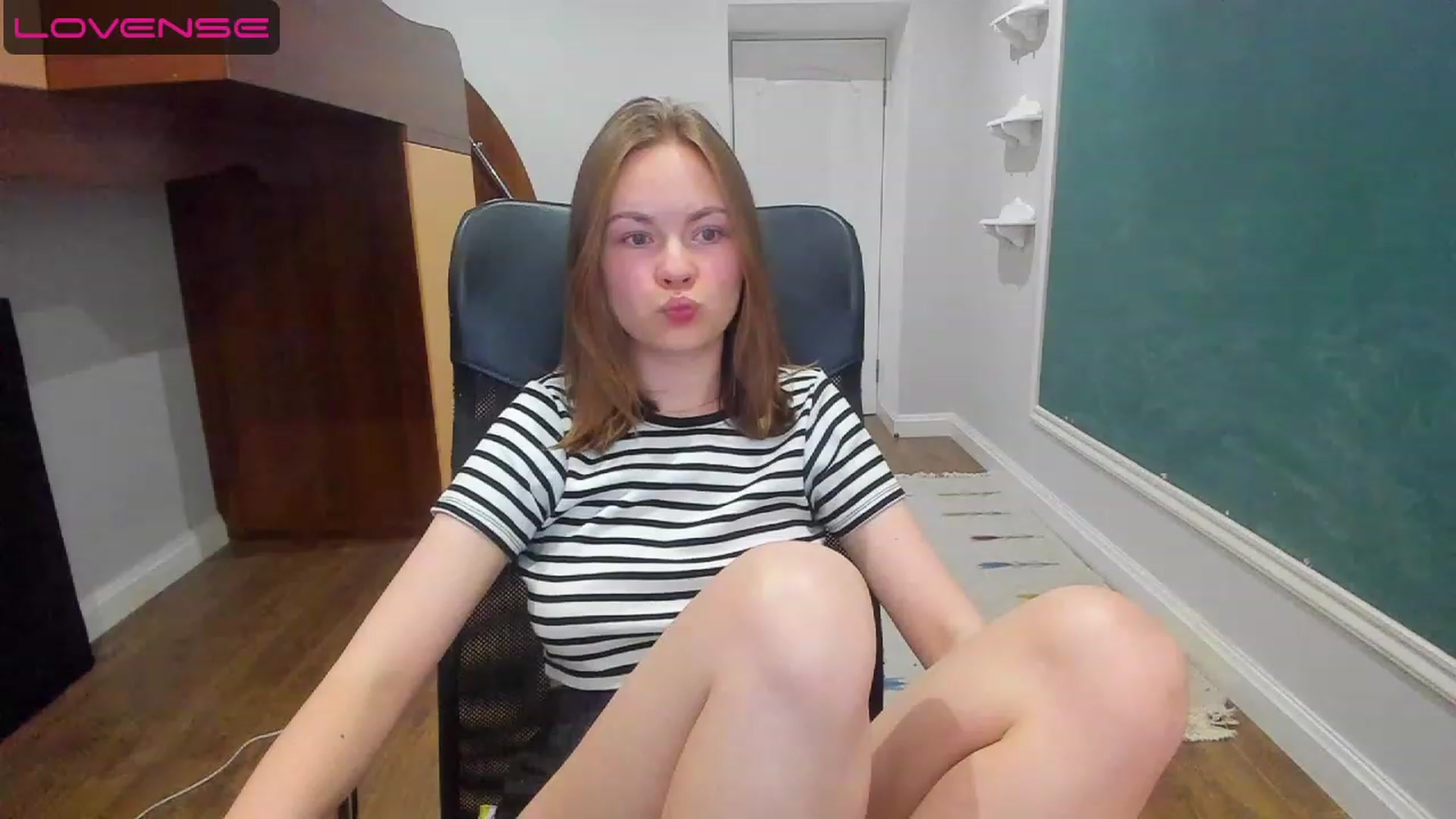 Gallery image thumbnail from Rdberrysofi's myfreecams stream on, 06/16/2023, 17:33 image 15 of 20