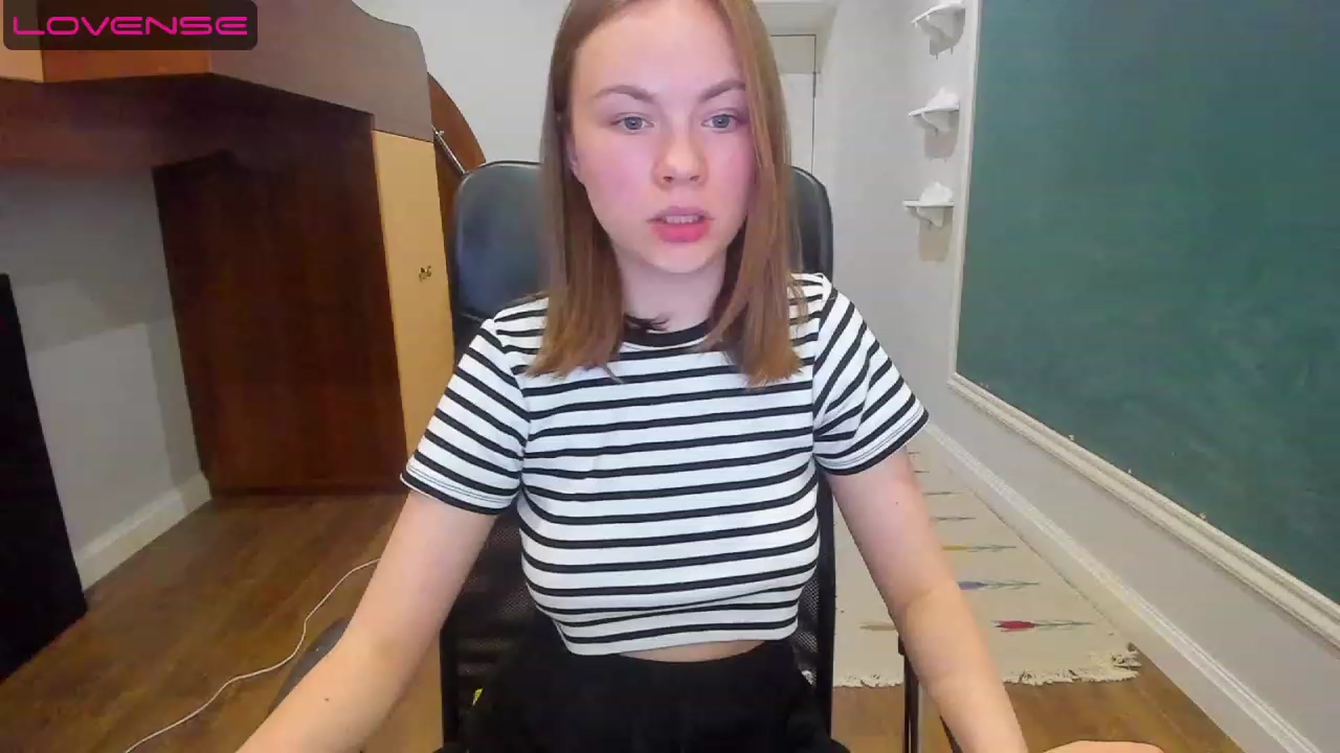 Gallery image thumbnail from Rdberrysofi's myfreecams stream on, 06/16/2023, 17:33 image 4 of 20