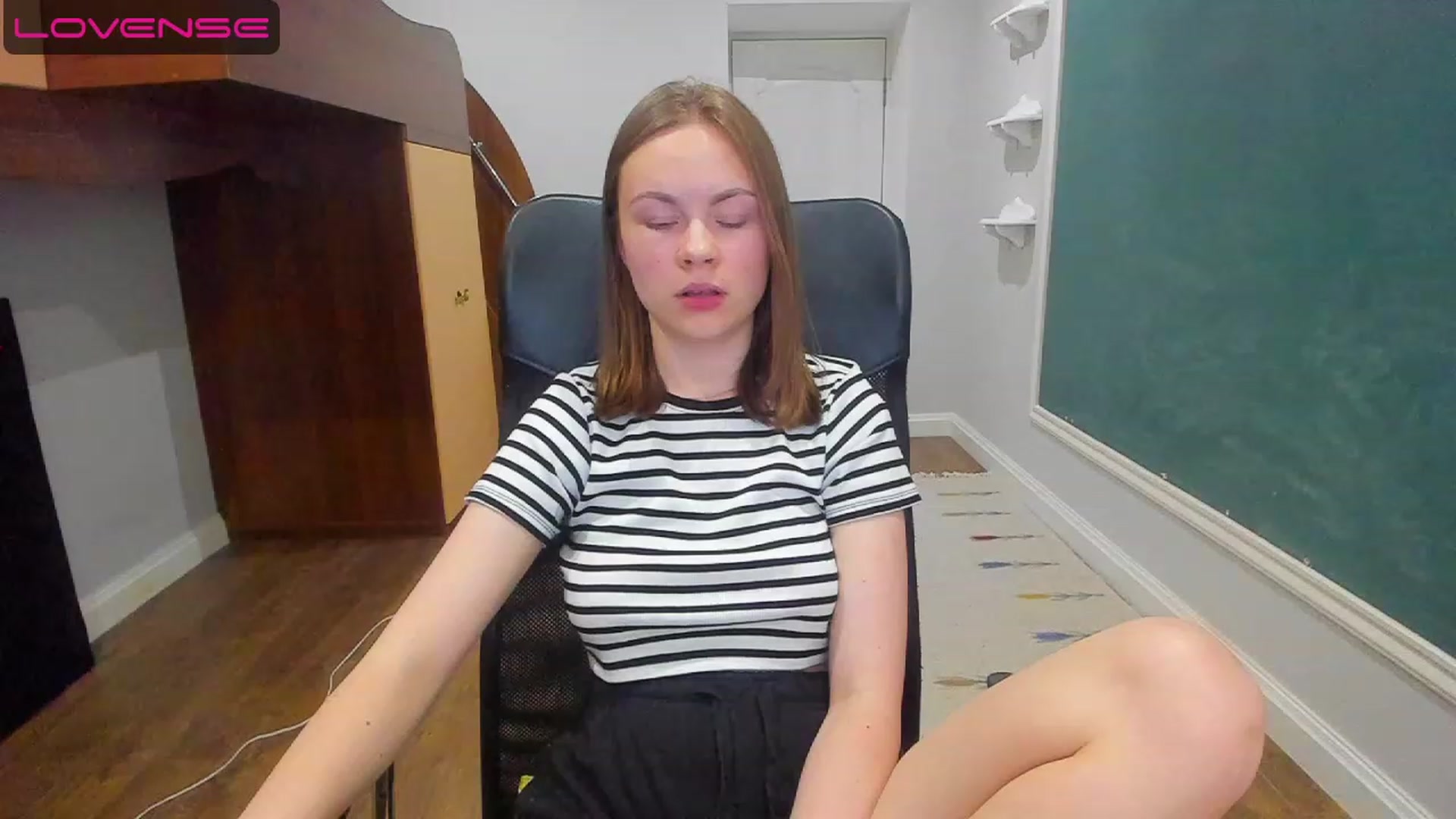 Gallery image thumbnail from Rdberrysofi's myfreecams stream on, 06/16/2023, 17:33 image 10 of 20