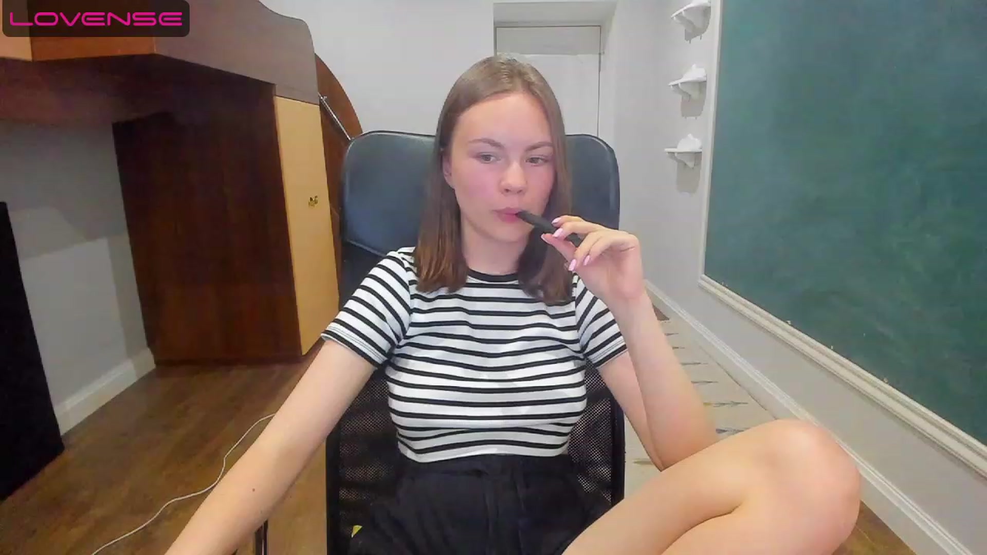 Gallery image thumbnail from Rdberrysofi's myfreecams stream on, 06/16/2023, 17:33 image 11 of 20