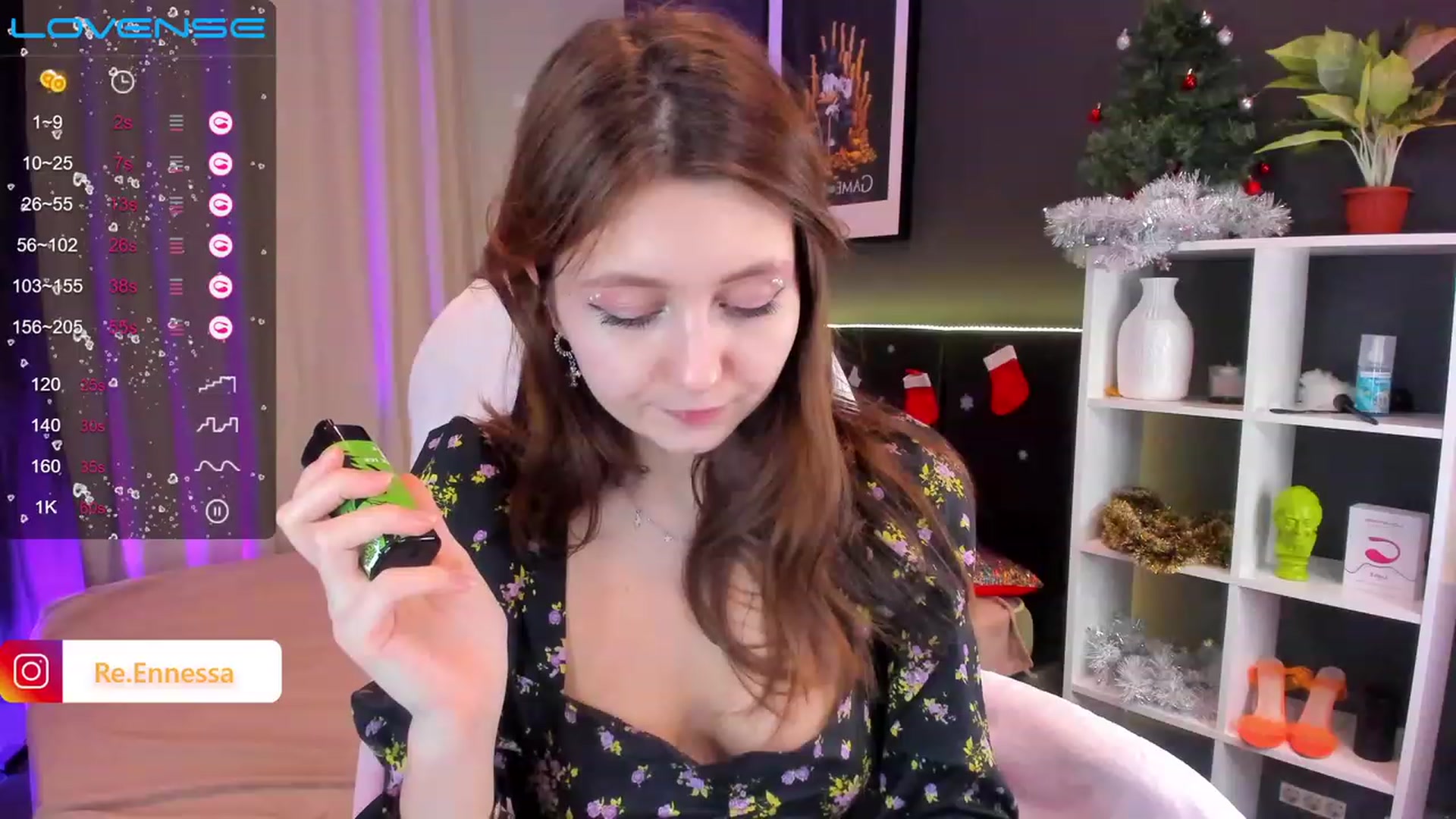Gallery image thumbnail from ReNessy_'s myfreecams stream on, 12/25/2022, 16:17 image 4 of 20