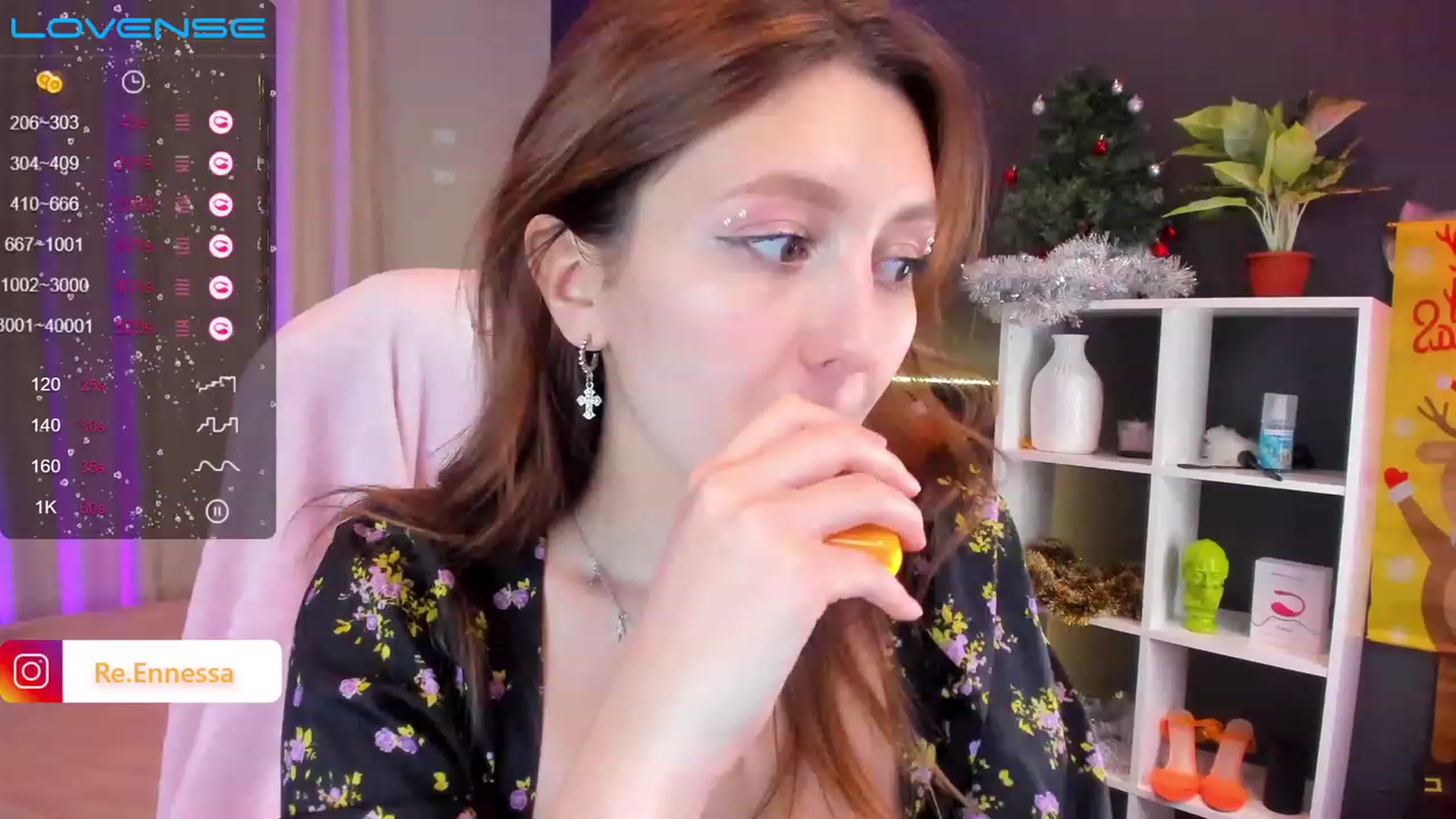 Gallery image thumbnail from ReNessy_'s myfreecams stream on, 12/25/2022, 16:17 image 15 of 20
