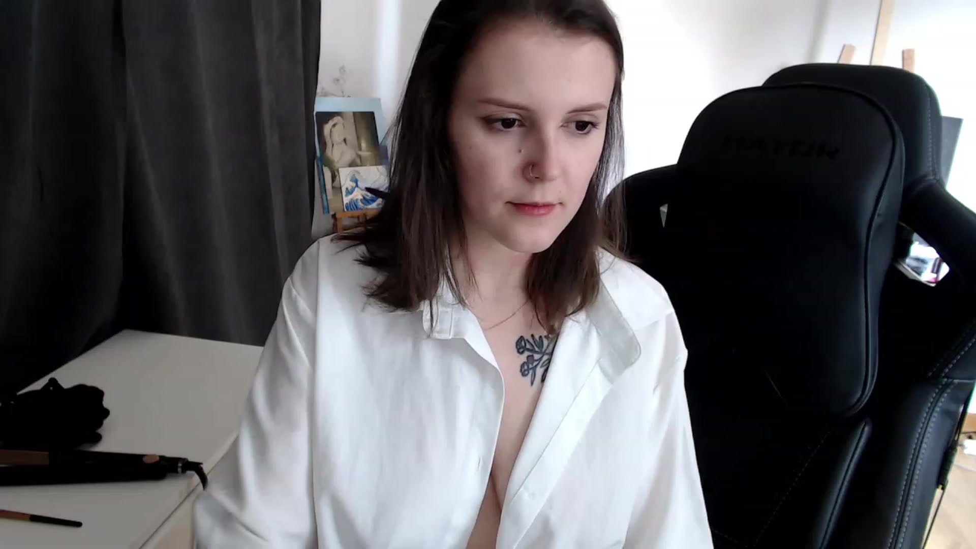 Gallery image thumbnail from Re_Becca_'s myfreecams stream on, 03/19/2023, 09:30 image 16 of 20