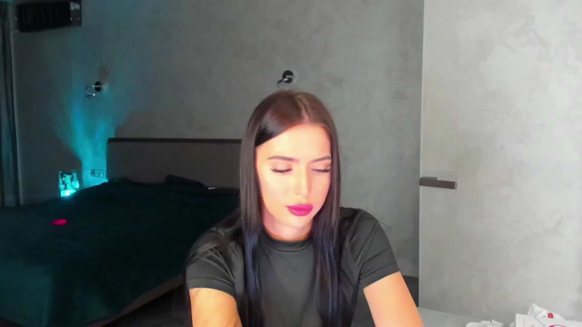 Gallery image thumbnail from Ready4_K's myfreecams stream on, 01/19/2025, 21:34 image 18 of 20