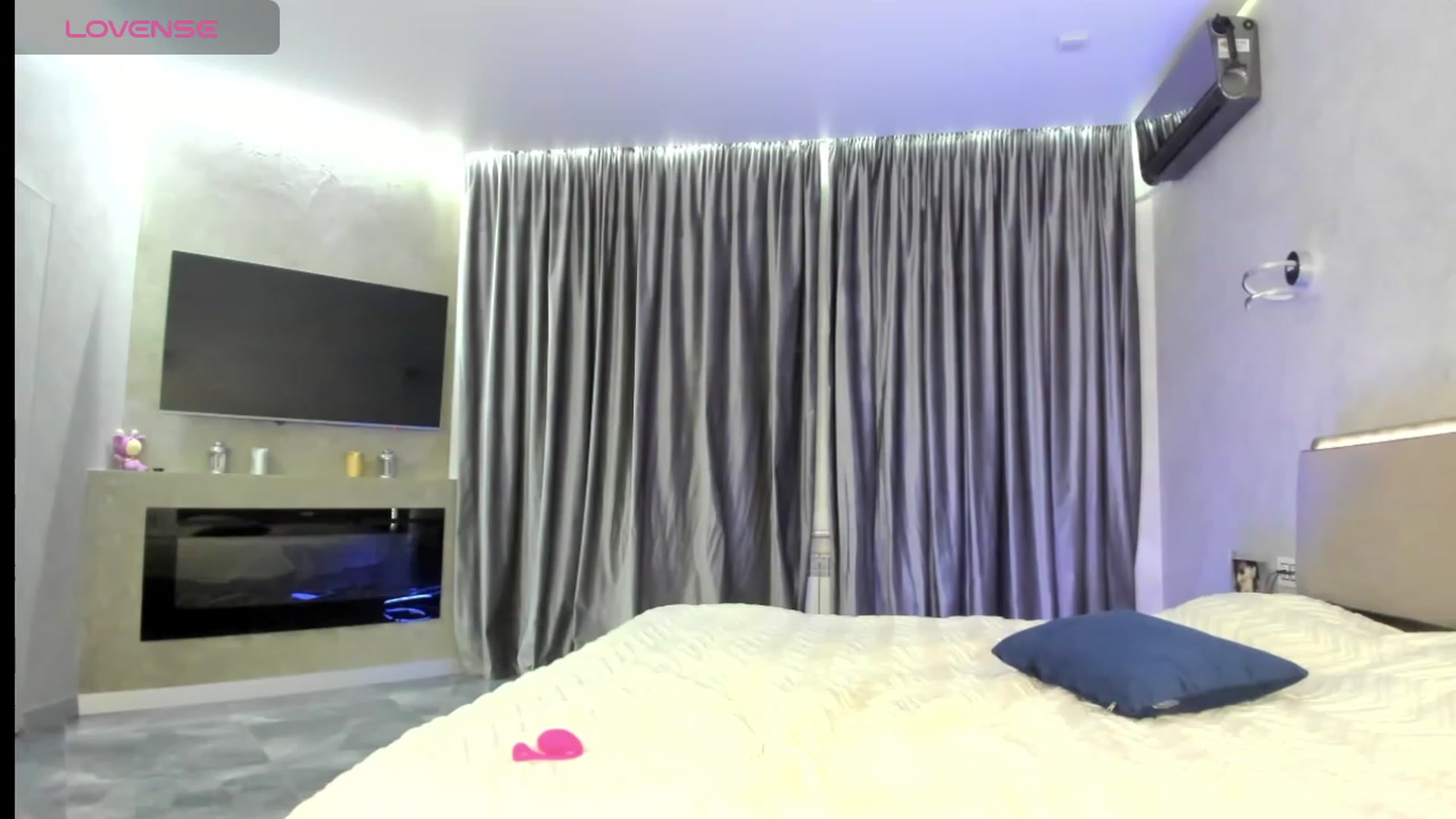 Gallery image thumbnail from RealKate's myfreecams stream on, 03/05/2024, 21:17 image 10 of 20