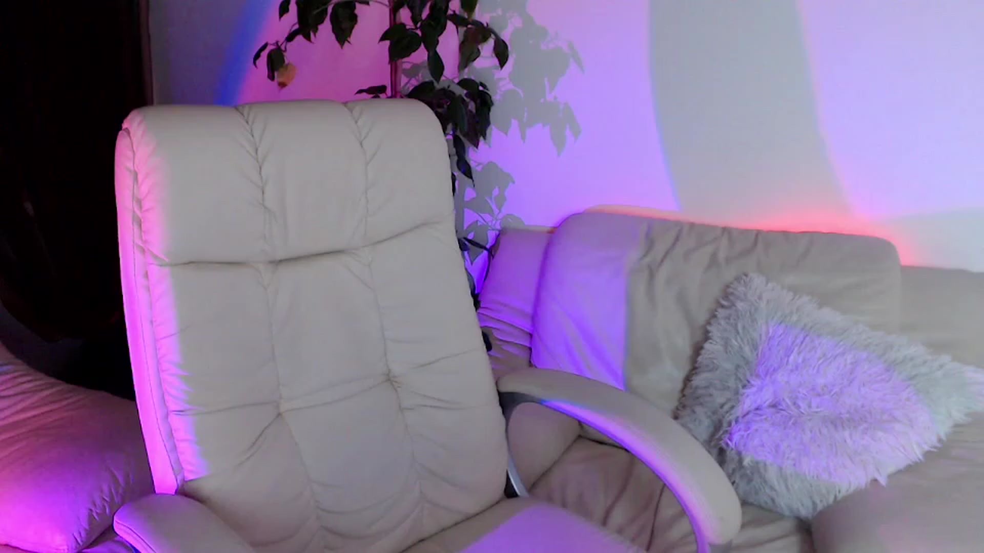 Gallery image thumbnail from Rebecca_Kitty's myfreecams stream on, 11/18/2022, 03:38 image 5 of 20