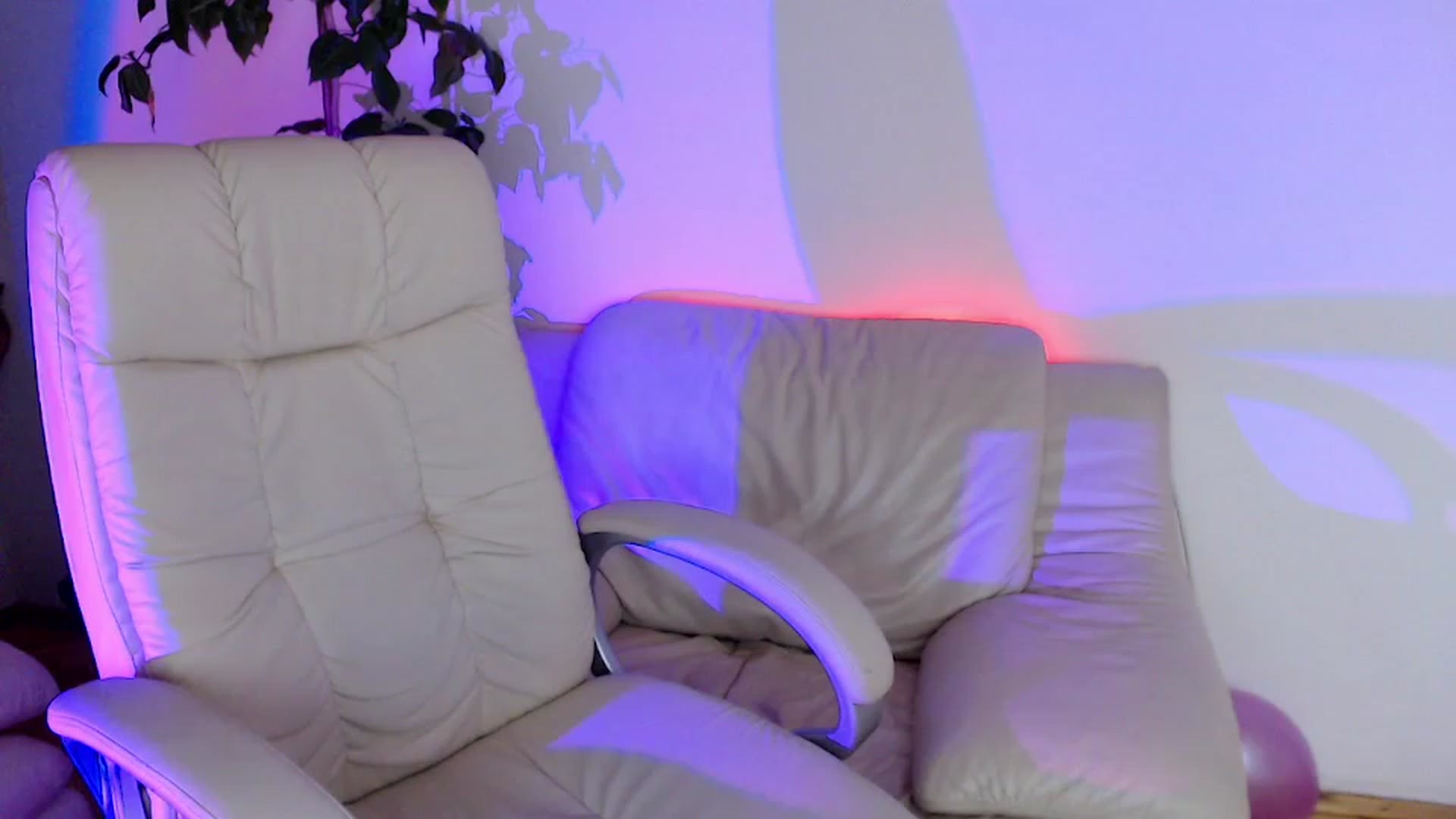 Gallery image thumbnail from Rebecca_Kitty's myfreecams stream on, 11/20/2022, 02:57 image 16 of 20