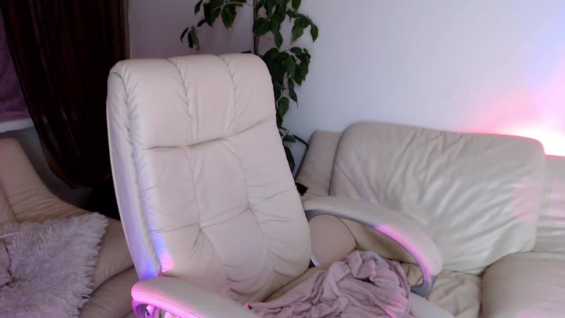 Gallery image thumbnail from Rebecca_Kitty's myfreecams stream on, 11/23/2022, 24:23 image 14 of 20