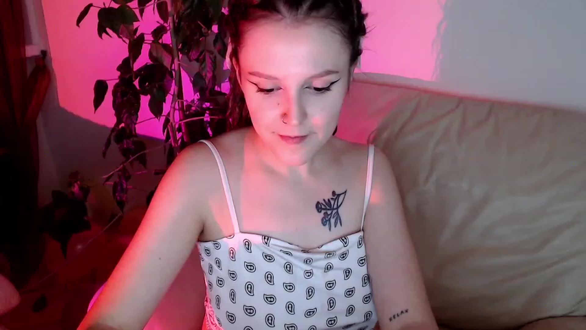 Gallery image thumbnail from Rebecca_Kitty's myfreecams stream on, 11/28/2022, 23:45 image 17 of 20
