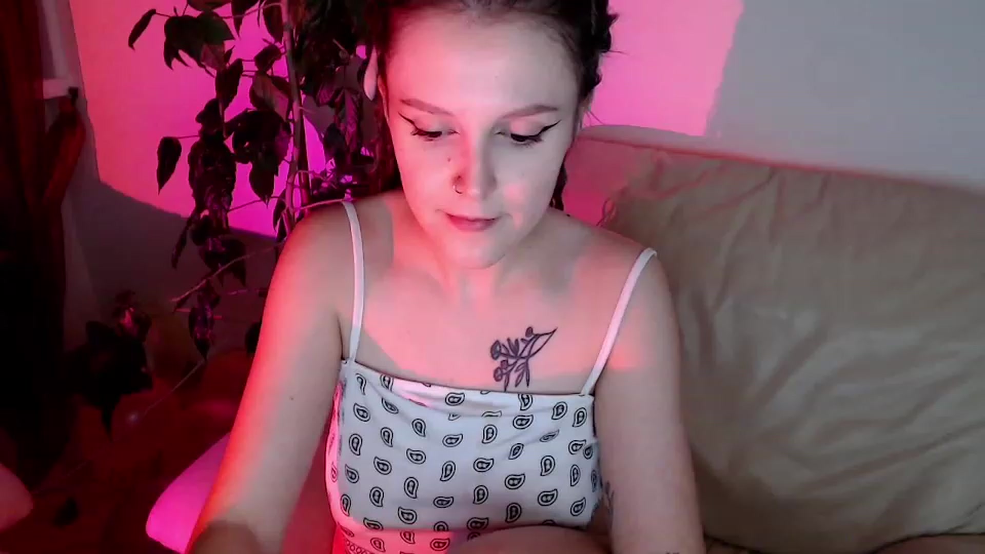Gallery image thumbnail from Rebecca_Kitty's myfreecams stream on, 11/29/2022, 24:04 image 4 of 20