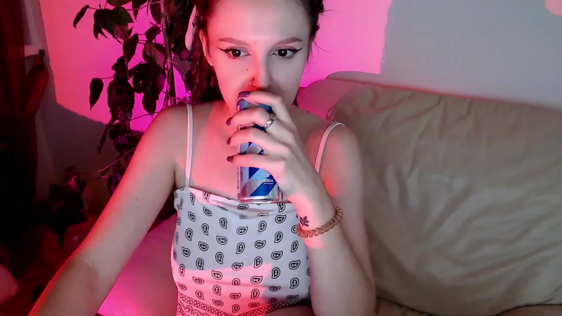 Gallery image thumbnail from Rebecca_Kitty's myfreecams stream on, 11/29/2022, 24:04 image 10 of 20