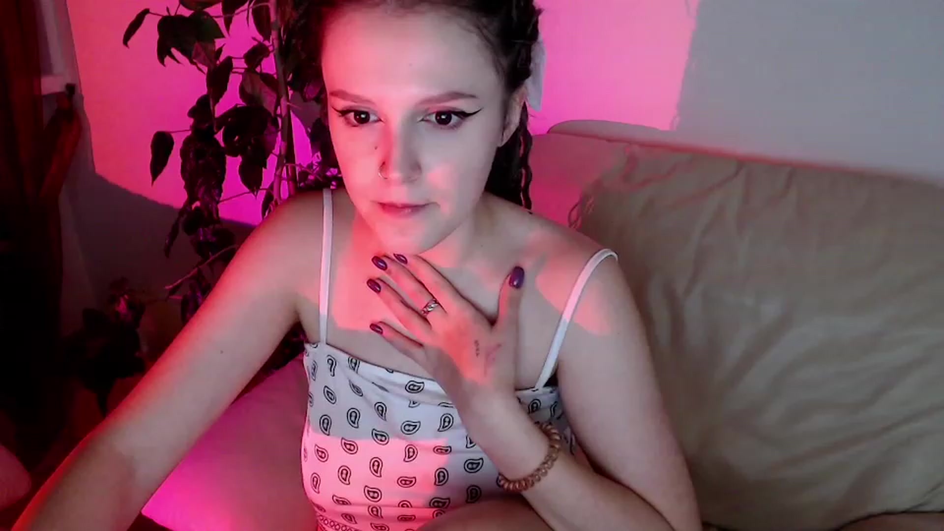 Gallery image thumbnail from Rebecca_Kitty's myfreecams stream on, 11/29/2022, 24:04 image 3 of 20