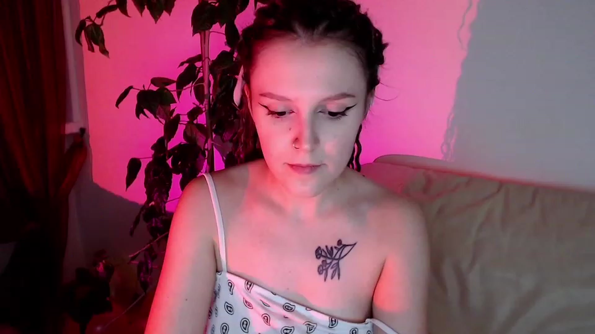 Gallery image thumbnail from Rebecca_Kitty's myfreecams stream on, 11/29/2022, 24:43 image 5 of 20