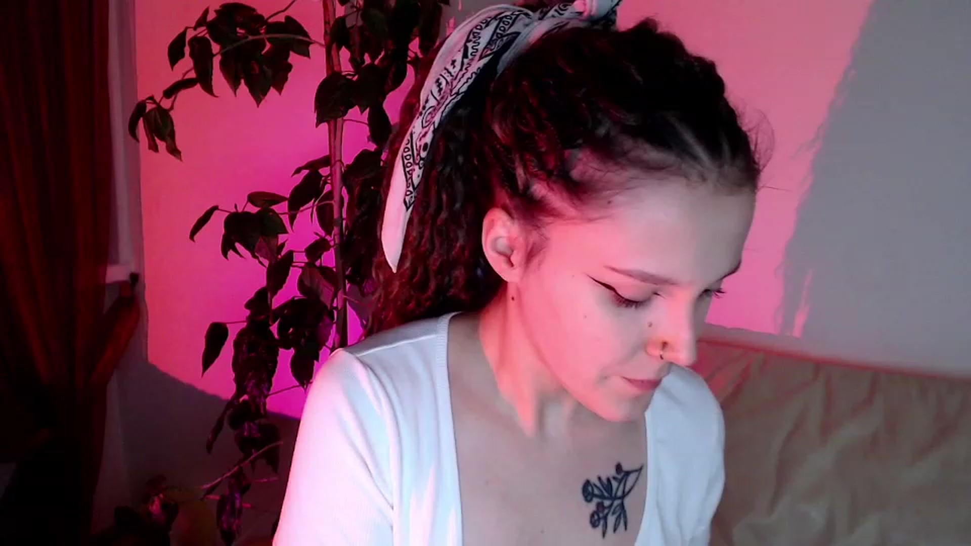 Gallery image thumbnail from Rebecca_Kitty's myfreecams stream on, 11/29/2022, 01:53 image 2 of 20