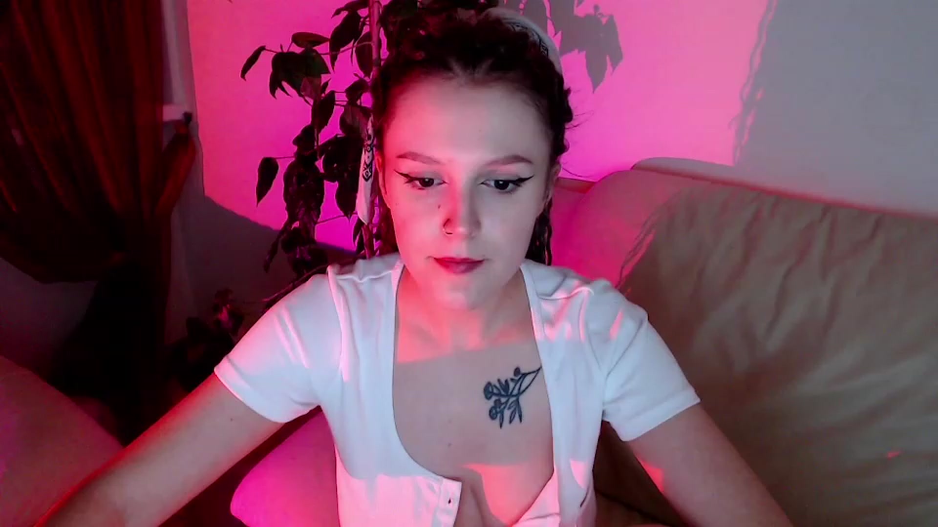 Gallery image thumbnail from Rebecca_Kitty's myfreecams stream on, 11/29/2022, 01:53 image 12 of 20