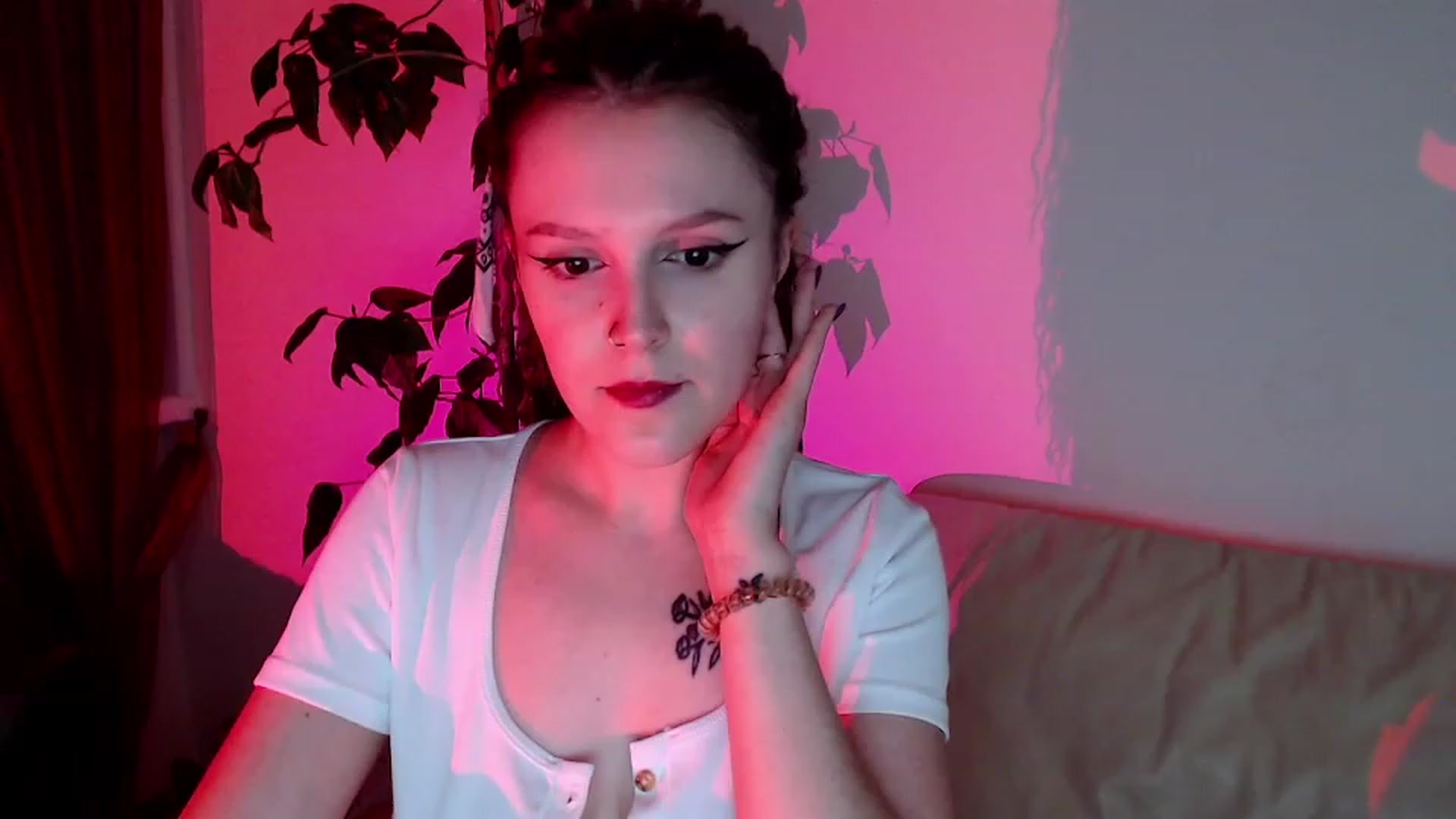 Gallery image thumbnail from Rebecca_Kitty's myfreecams stream on, 11/29/2022, 01:53 image 5 of 20