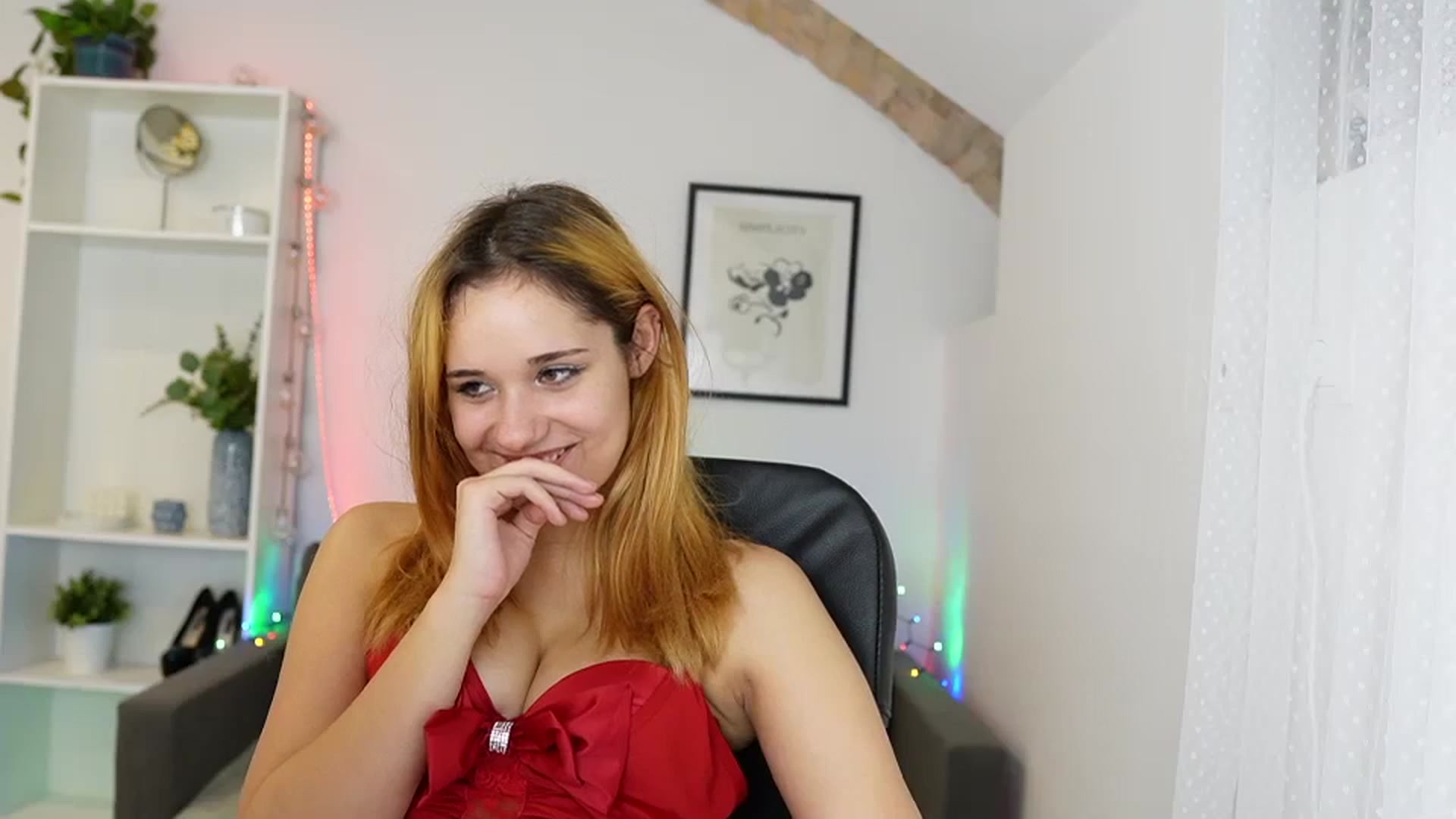Gallery image thumbnail from Rebel__Lynn's myfreecams stream on, 12/25/2023, 21:21 image 7 of 20
