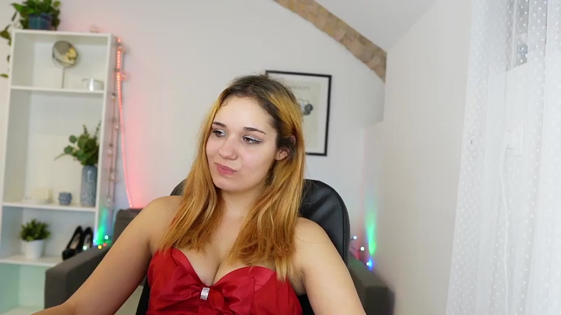 Gallery image thumbnail from Rebel__Lynn's myfreecams stream on, 12/25/2023, 21:21 image 14 of 20