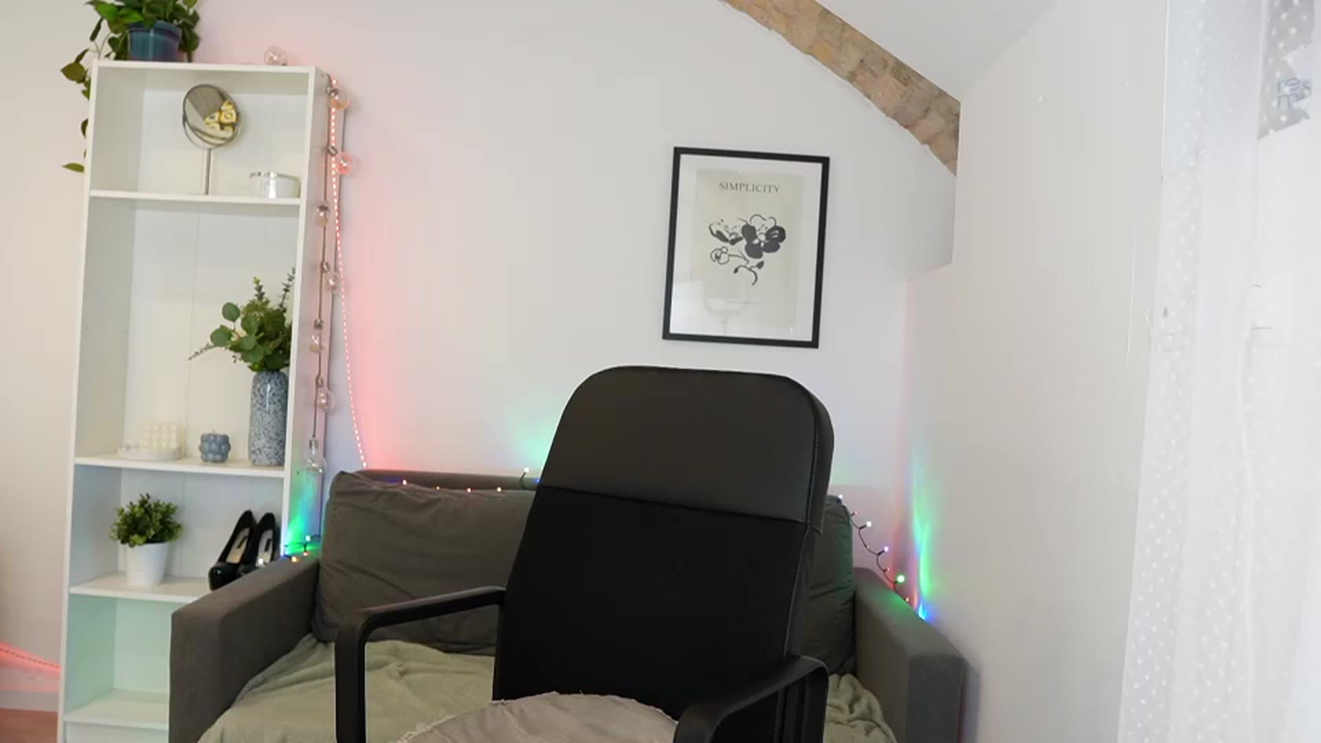 Gallery image thumbnail from Rebel__Lynn's myfreecams stream on, 12/25/2023, 22:43 image 1 of 20