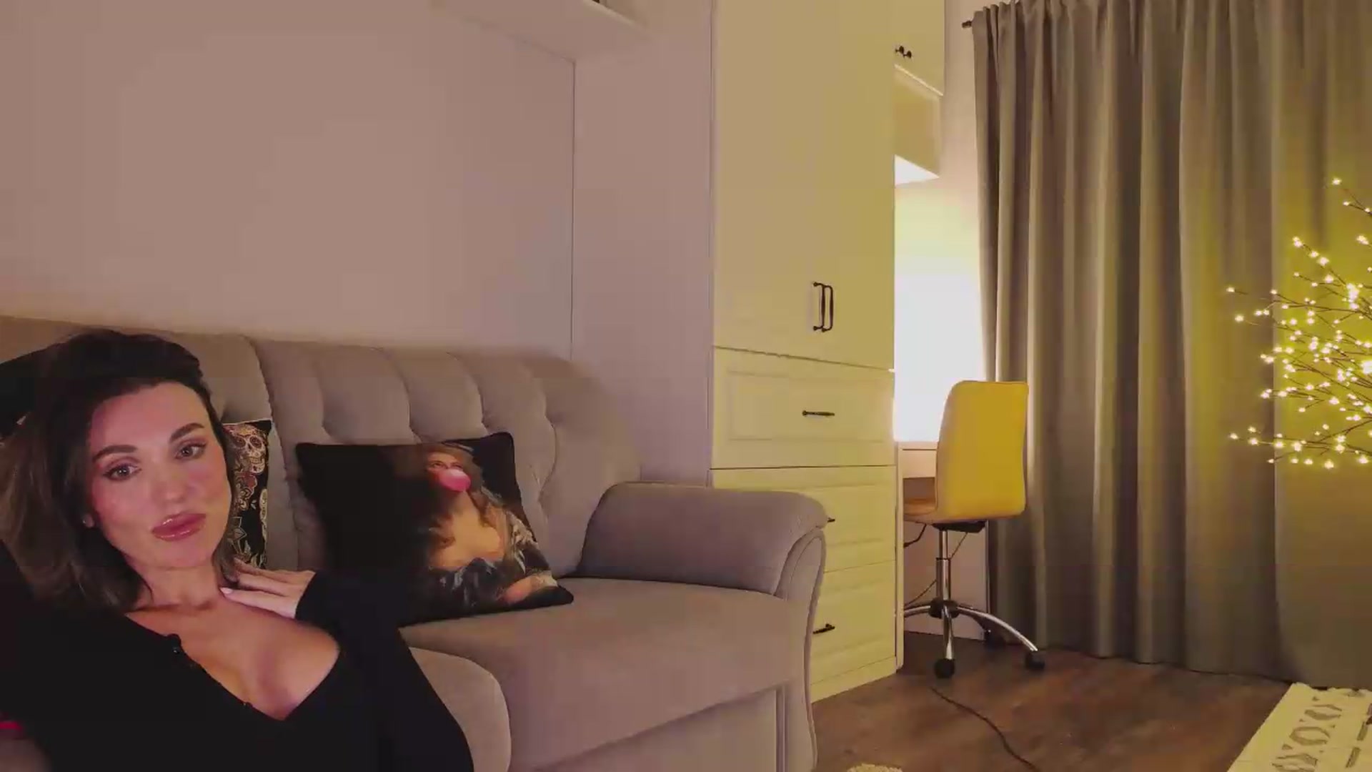 Gallery image thumbnail from RecklessHelen's myfreecams stream on, 10/03/2026, 11:24 image 13 of 20