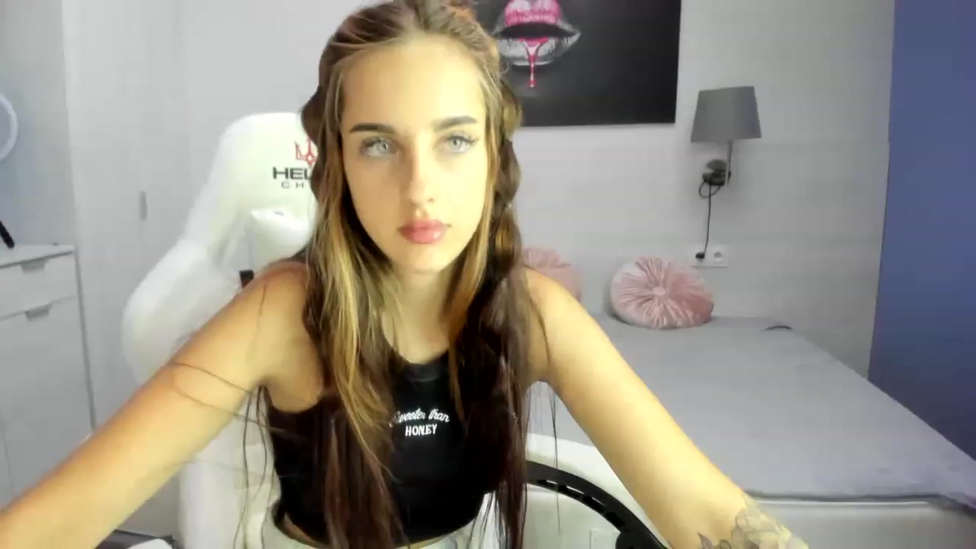 Gallery image thumbnail from RedAmethystt's myfreecams stream on, 07/16/2023, 16:14 image 15 of 20
