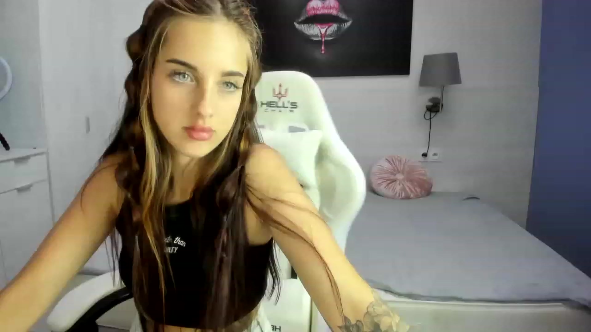 Gallery image thumbnail from RedAmethystt's myfreecams stream on, 07/16/2023, 16:14 image 3 of 20