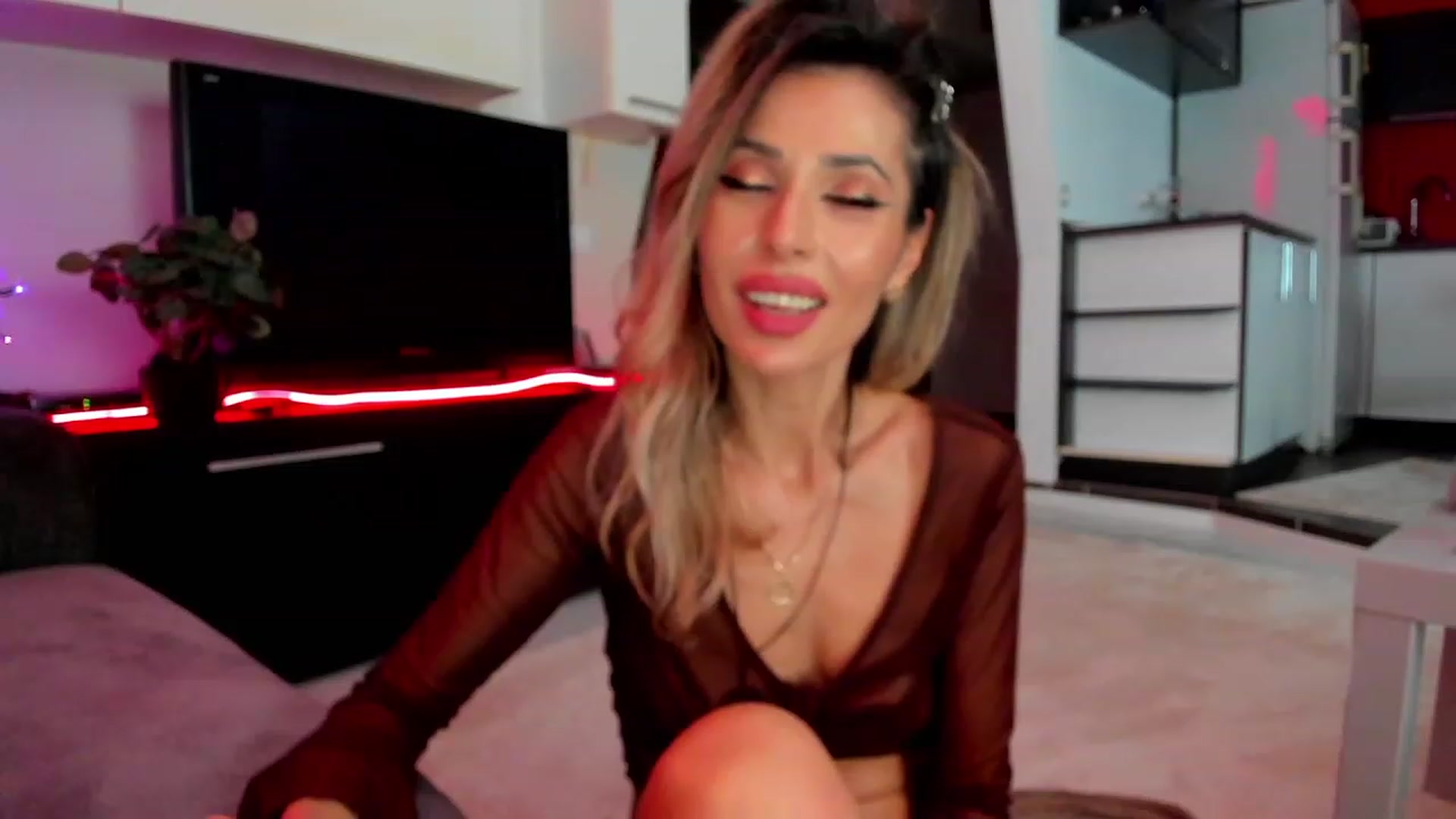 Gallery image thumbnail from RedButtMonkey's myfreecams stream on, 03/14/2024, 01:14 image 12 of 20