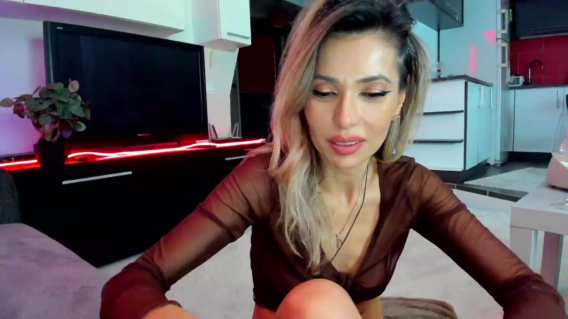 Gallery image thumbnail from RedButtMonkey's myfreecams stream on, 03/14/2024, 01:14 image 17 of 20