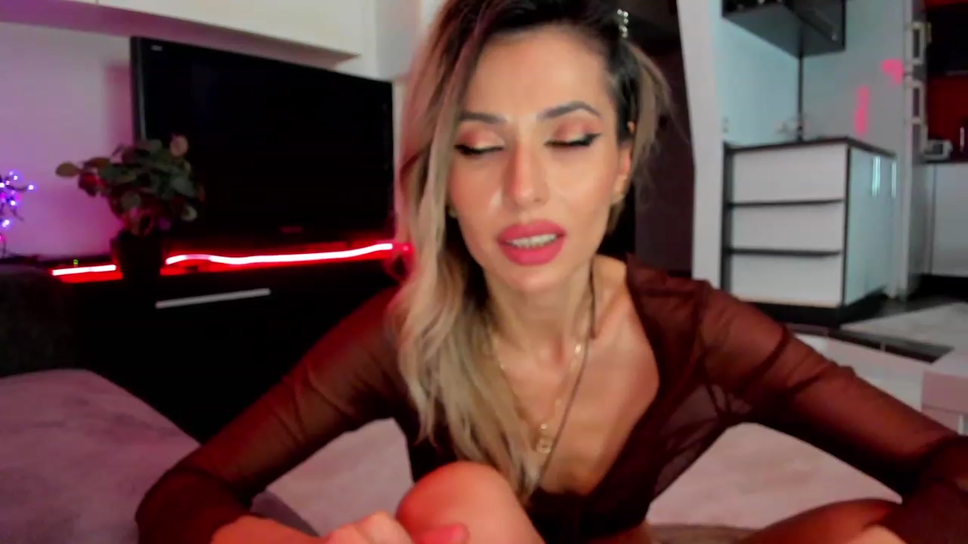 Gallery image thumbnail from RedButtMonkey's myfreecams stream on, 03/14/2024, 01:14 image 11 of 20