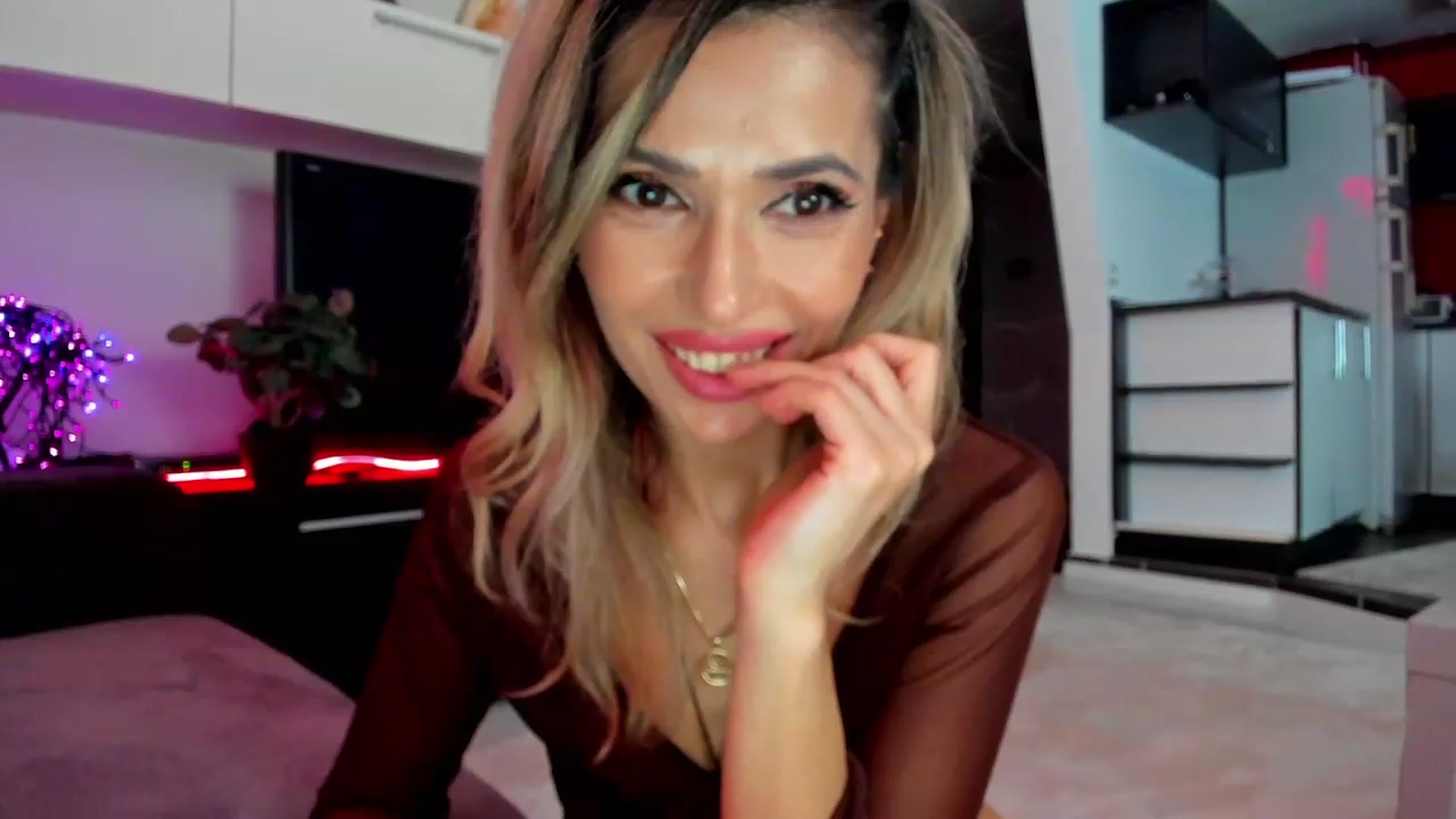 Gallery image thumbnail from RedButtMonkey's myfreecams stream on, 03/14/2024, 01:14 image 8 of 20