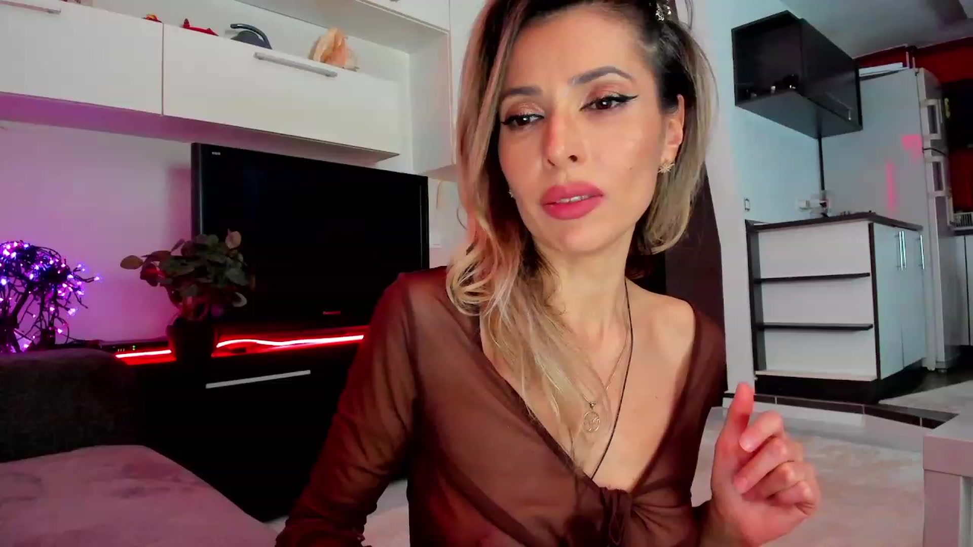 Gallery image thumbnail from RedButtMonkey's myfreecams stream on, 03/14/2024, 01:58 image 13 of 20