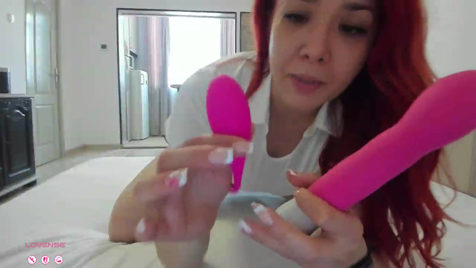 Gallery image thumbnail from RedFireVelvet's myfreecams stream on, 06/10/2026, 12:06 image 15 of 20