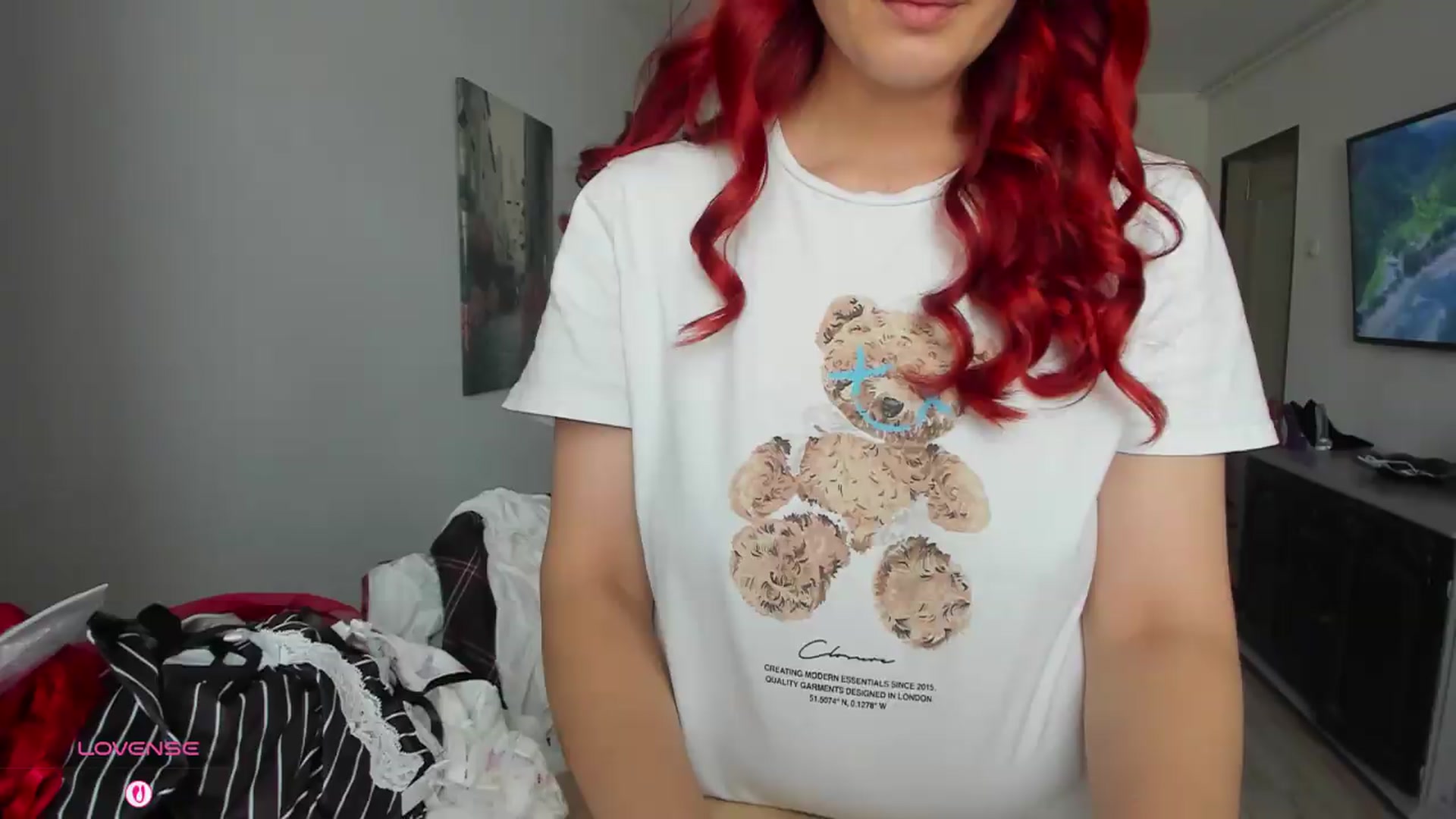 Gallery image thumbnail from RedFireVelvet's myfreecams stream on, 06/19/2026, 10:26 image 1 of 20