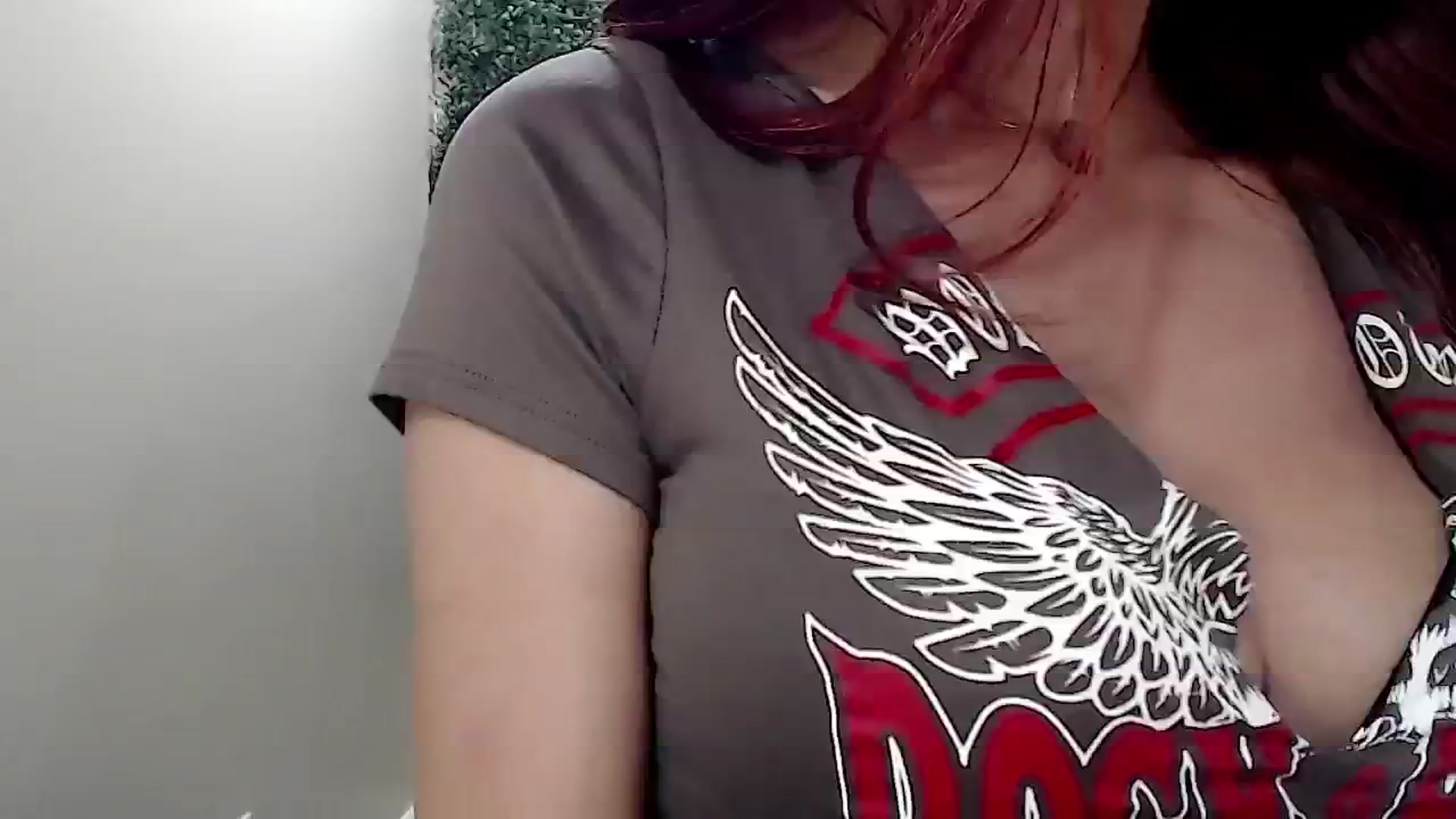 Gallery image thumbnail from RedHotDesire's myfreecams stream on, 06/28/2025, 18:02 image 4 of 20