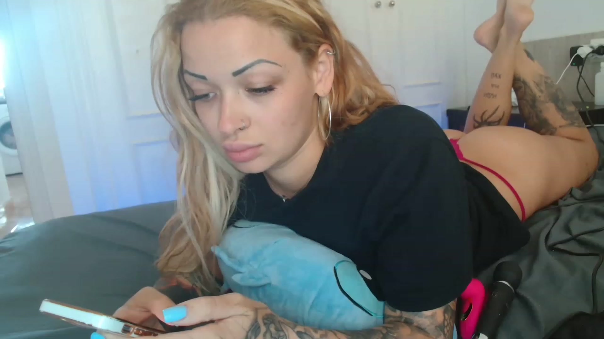 Gallery image thumbnail from Red_Ange1's myfreecams stream on, 05/03/2023, 15:48 image 1 of 20
