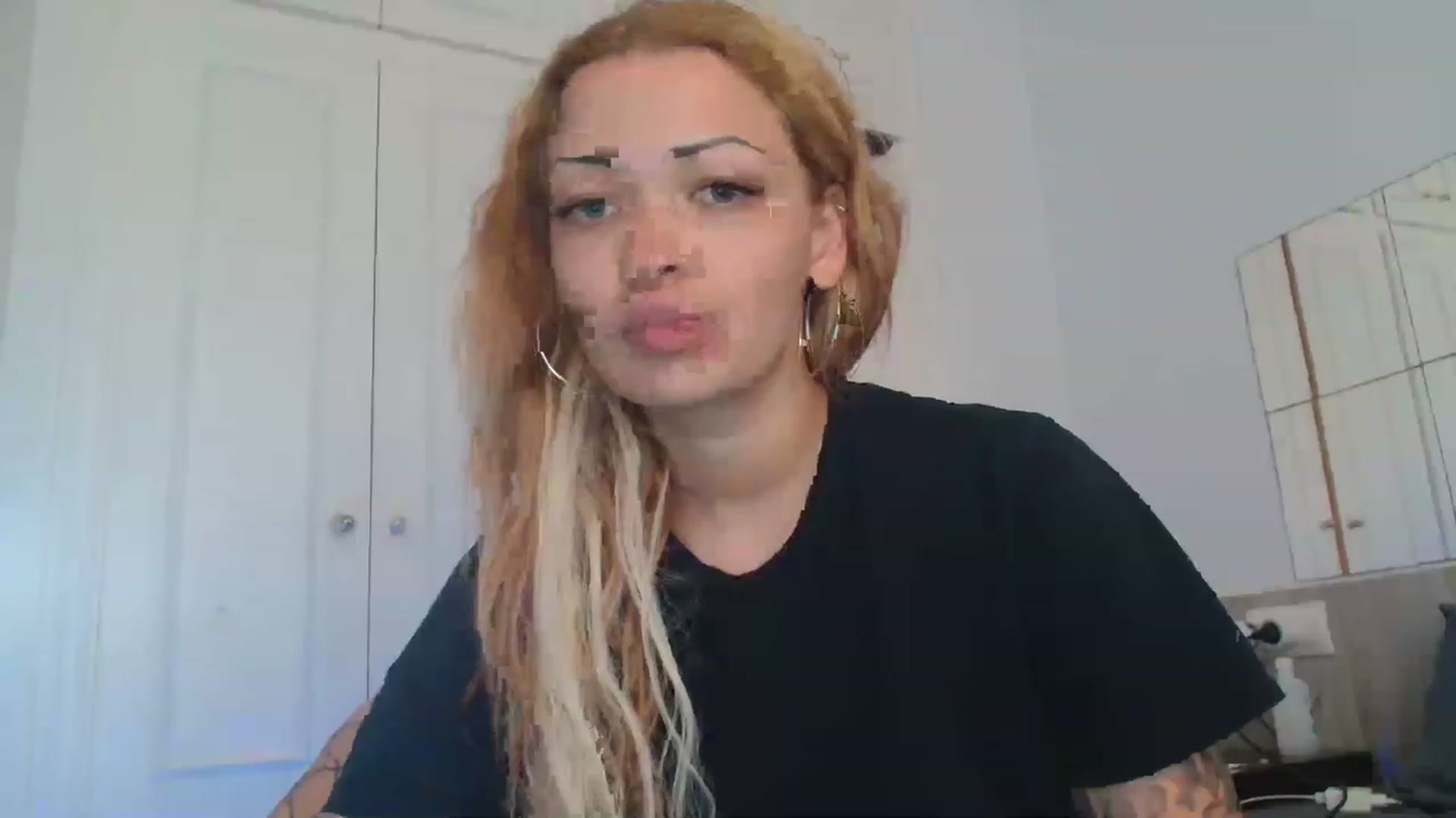 Gallery image thumbnail from Red_Ange1's myfreecams stream on, 05/03/2023, 15:48 image 14 of 20